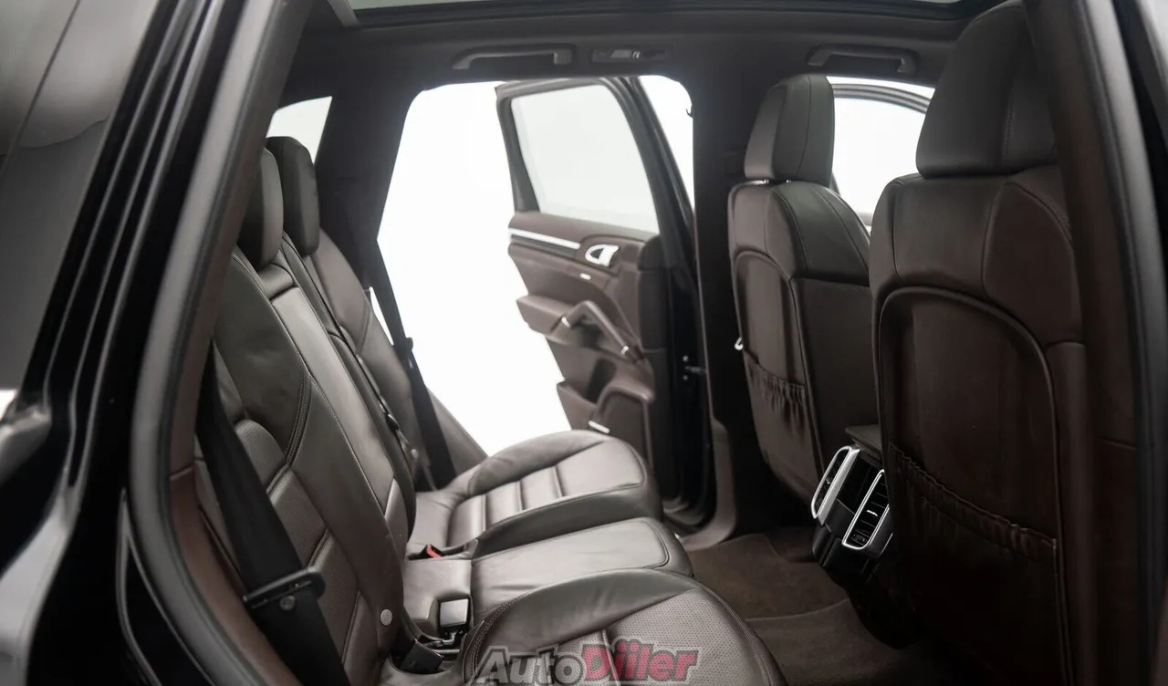 PORSCHE CAYENNE HYBRIDE 416CH - BVA - TOIT OUVRANT PANORAMIQUE - 180.000 KMS