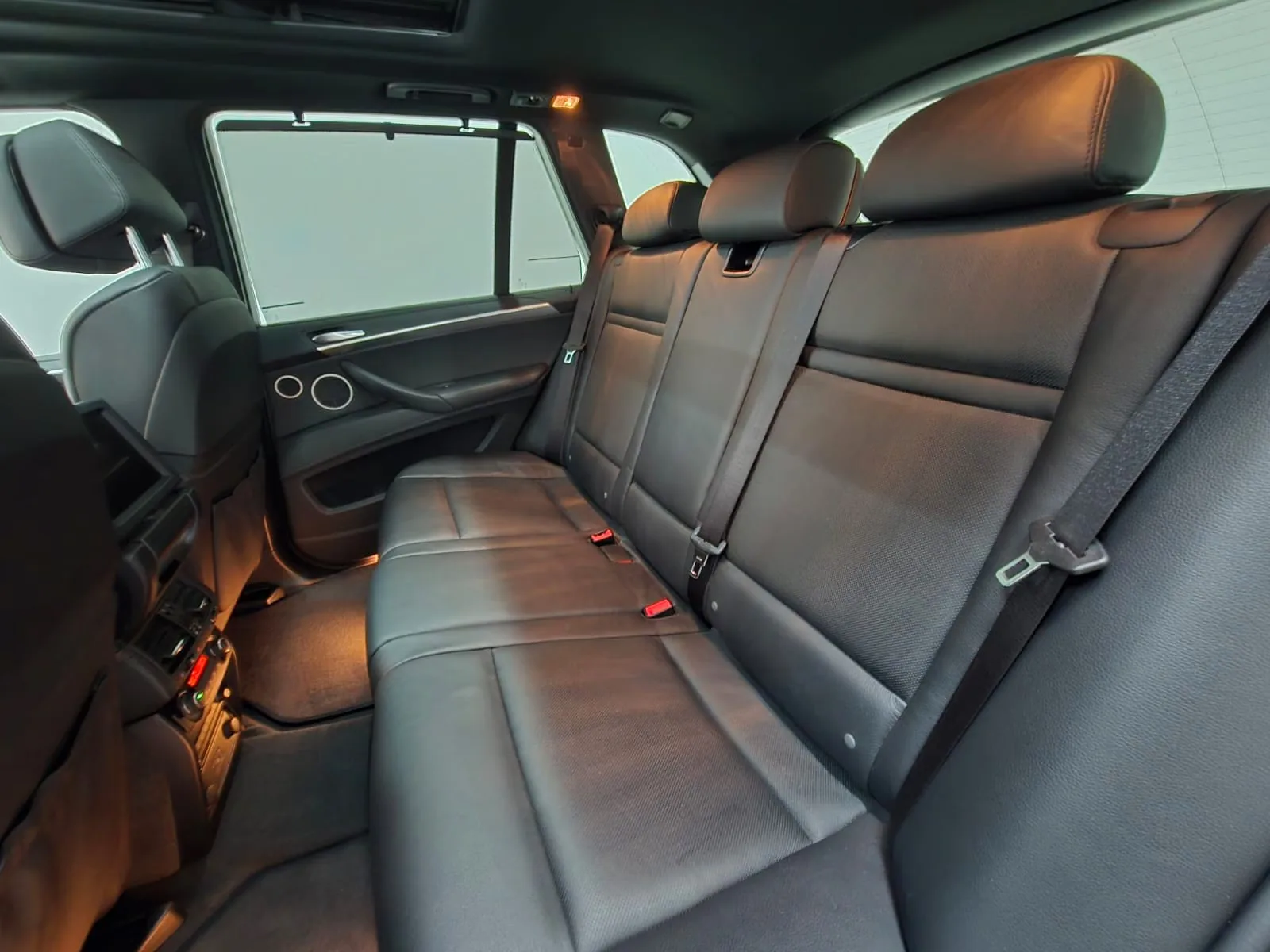 BMW X5 M 4.4 V8 | 555 ch | BVA | Toit panoramique | Affichage tête haute | Chauffage auxiliaire | Portes soft-close | Attelage