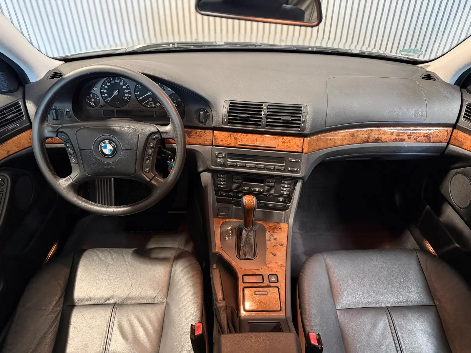 BMW 525i Touring E39 192 ch Exclusive • 6 cylindres • Boîte auto • 120 000 km • Cuir • Xénon • Attelage