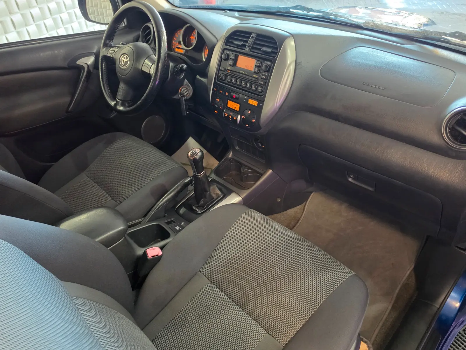 Toyota RAV4 2.0 D-4D 116 ch 4x4 Sol • 5 portes • Clim auto • Sièges chauffants • Attelage