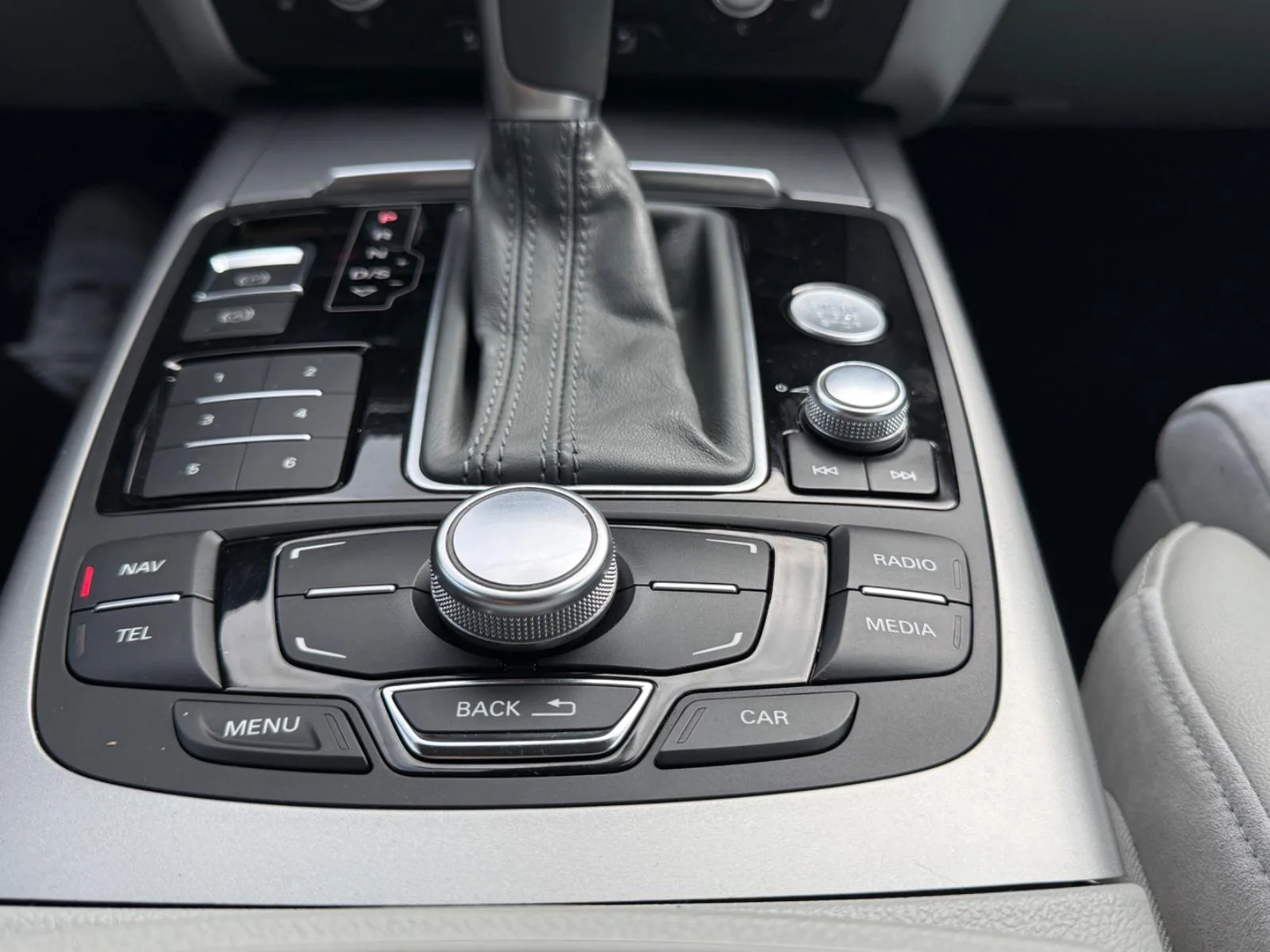 Audi A6 Avant 3.0 TDI 204 ch • Boîte auto • 1ère Main - GPS • Bi-Xénon • Attelage • Sièges sport chauffants