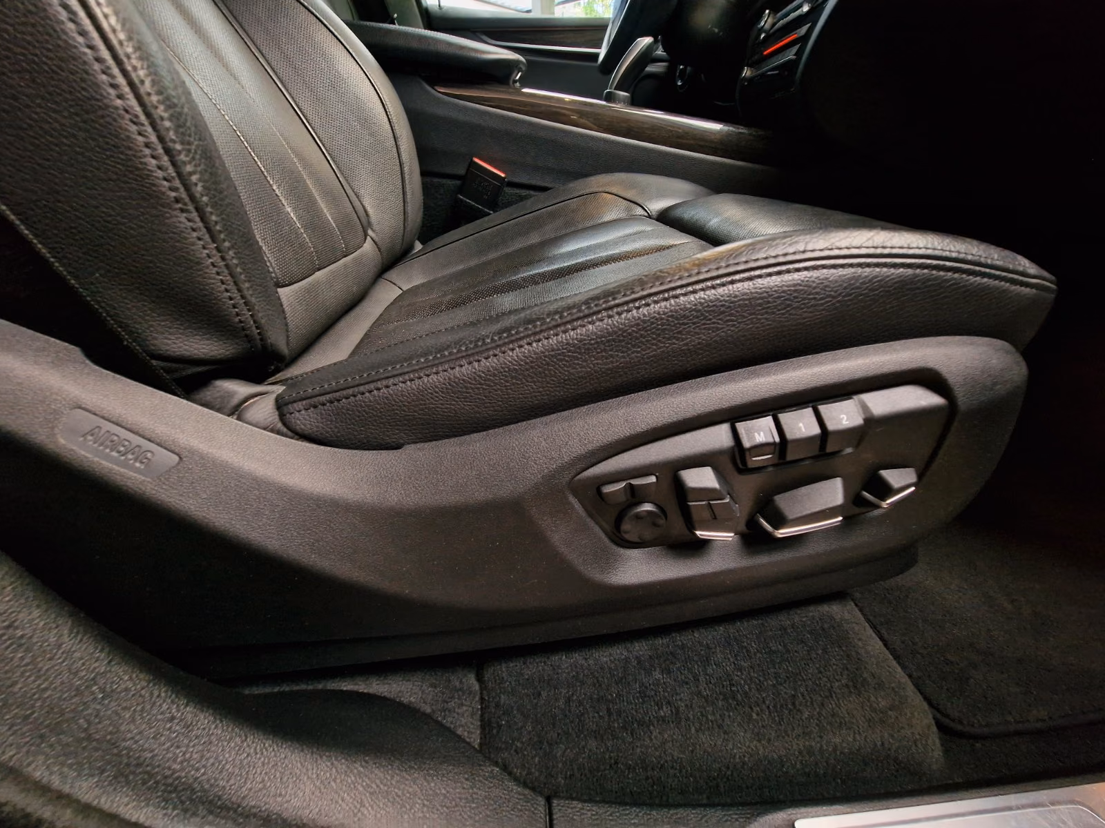 BMW X5 xDRIVE 40d 3.0 BI-TURBO 313ch BVA - CUIR DAKOTA - SIÈGES CHAUFFANTS ET VENTILÉS - ATTELAGE - CAMÉRA DE RECUL - SUSPENSION ADAPTATIVE