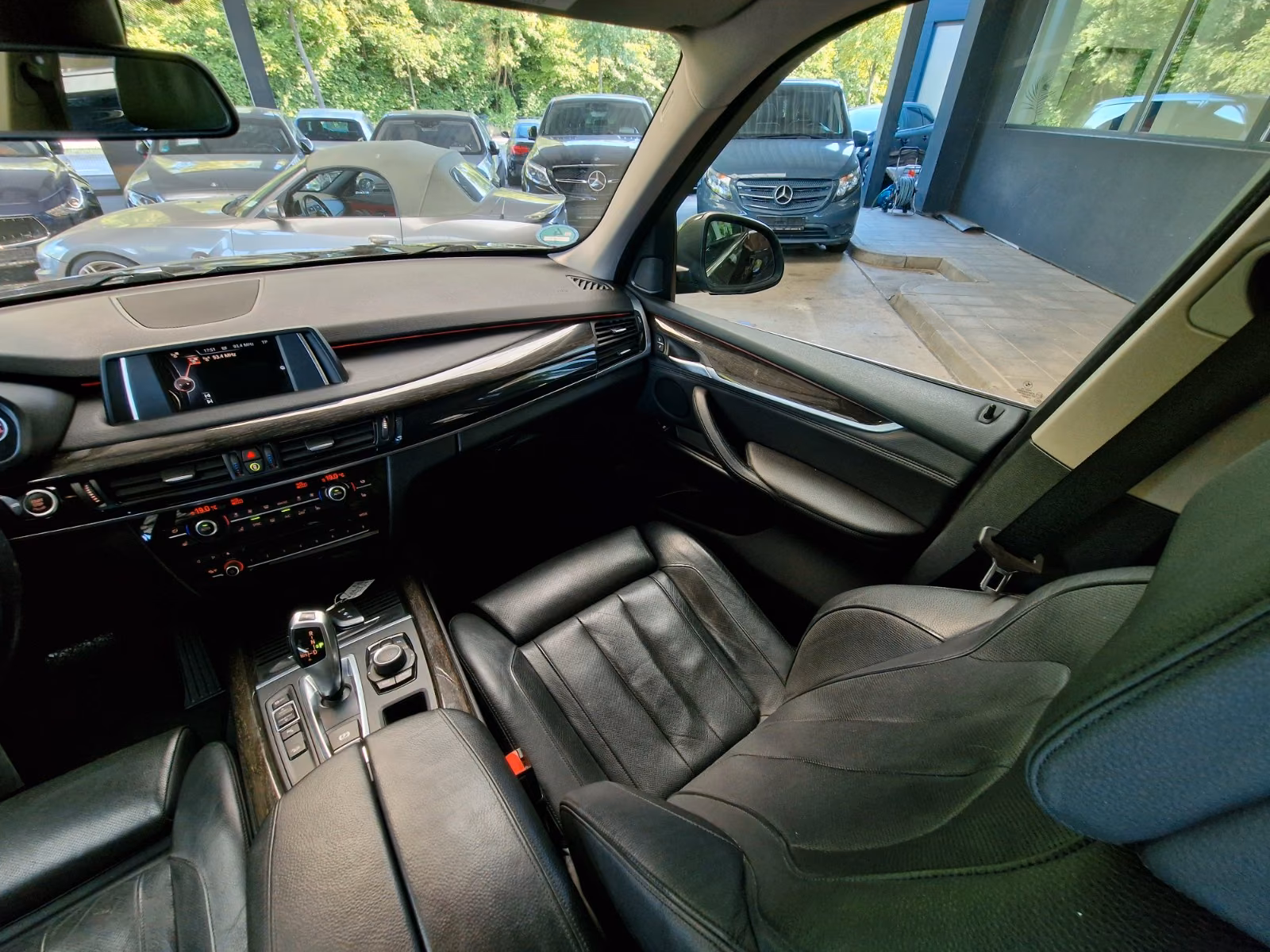 BMW X5 xDRIVE 40d 3.0 BI-TURBO 313ch BVA - CUIR DAKOTA - SIÈGES CHAUFFANTS ET VENTILÉS - ATTELAGE - CAMÉRA DE RECUL - SUSPENSION ADAPTATIVE