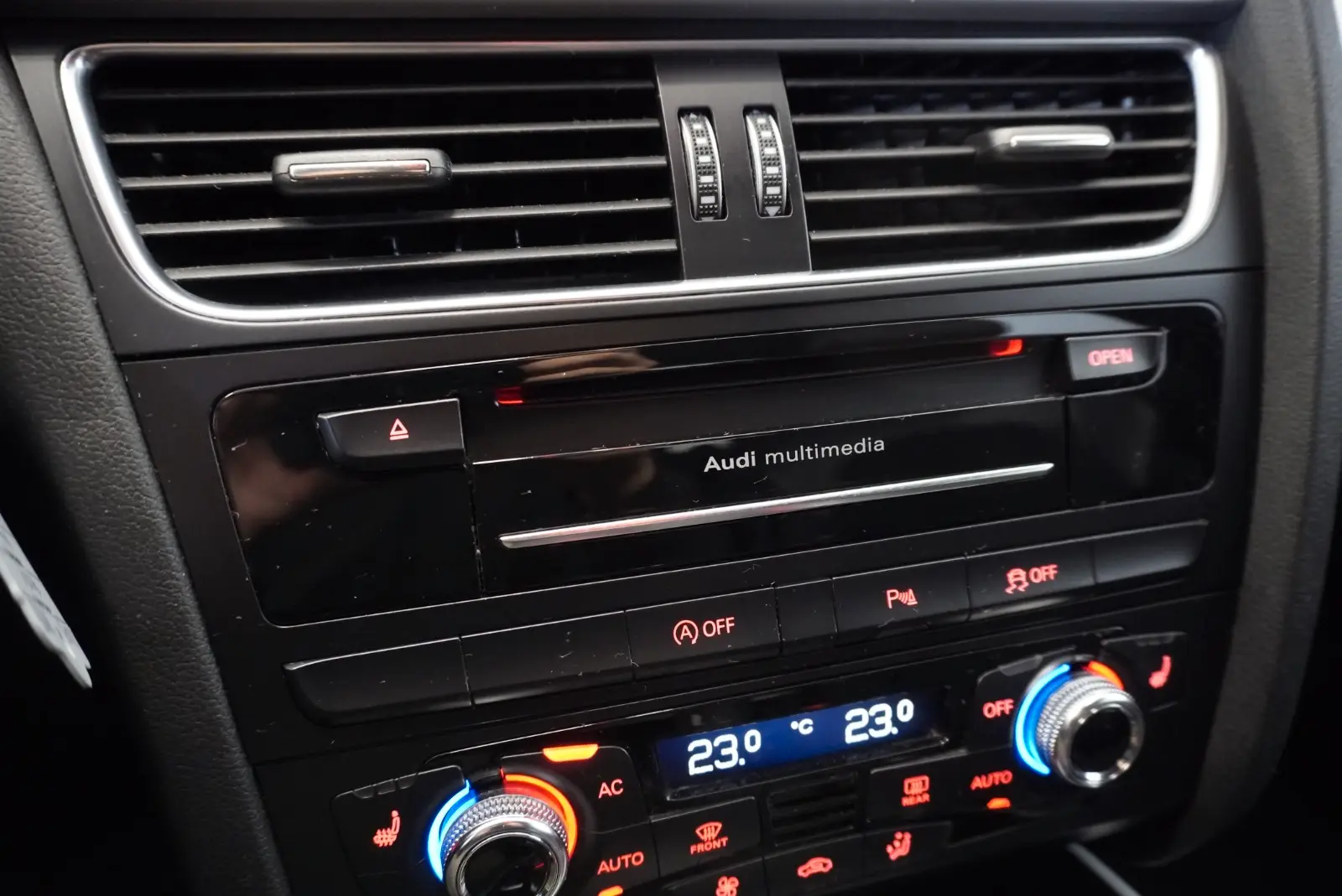 Audi A4 2.0 TFSI quattro 224 ch S line • S tronic • GPS • Radars AV/AR • Audi Sound System