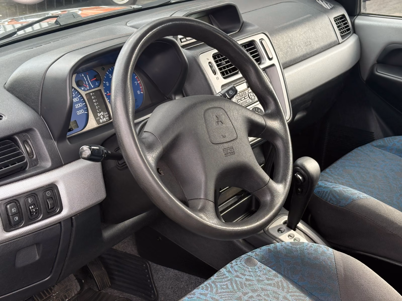 Mitsubishi Pajero Pinin 1.8 GDI 120 ch 4x4 Confort • 3 portes • Clim • Barres de toit