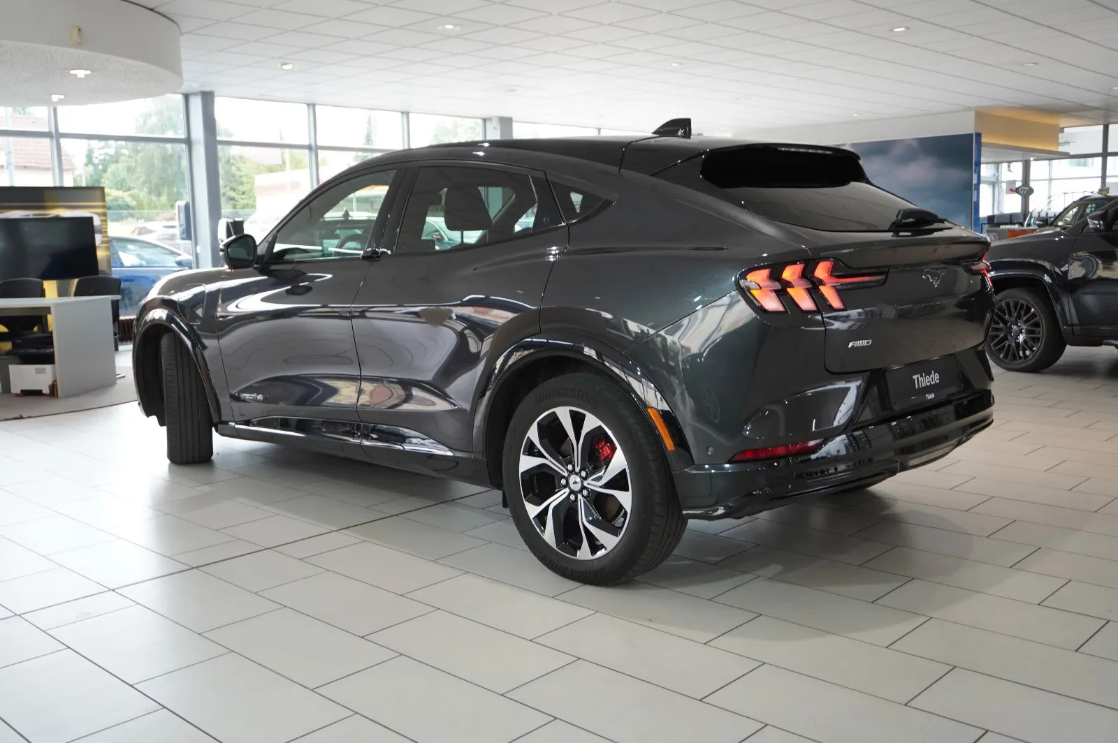 FORD MUSTANG MACH-E AWD 99KWH GPS / LED / 360° / PANORAMIQUE /  351 ch | BVA | 99KWH