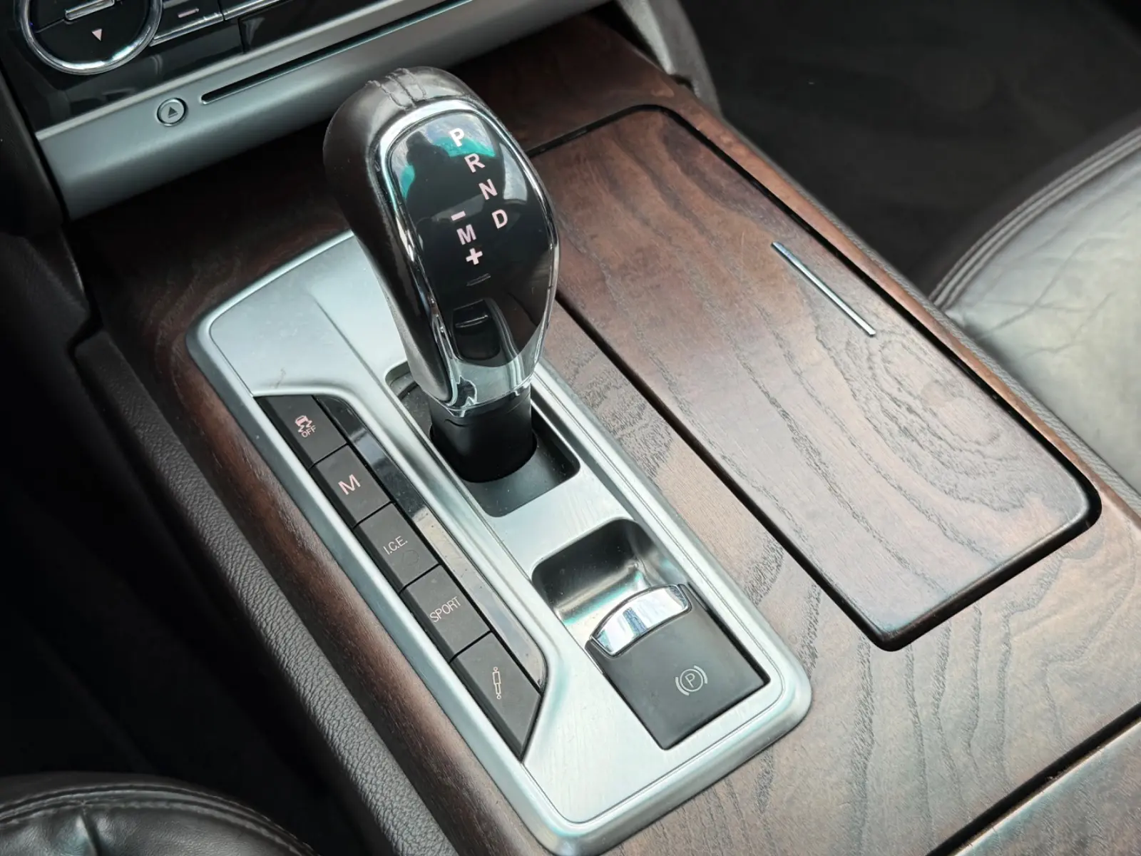 Maserati Quattroporte 3.0 V6 Diesel | 275 ch | BVA | Cuir | Toit ouvrant | Caméra | GPS | Sièges chauffants