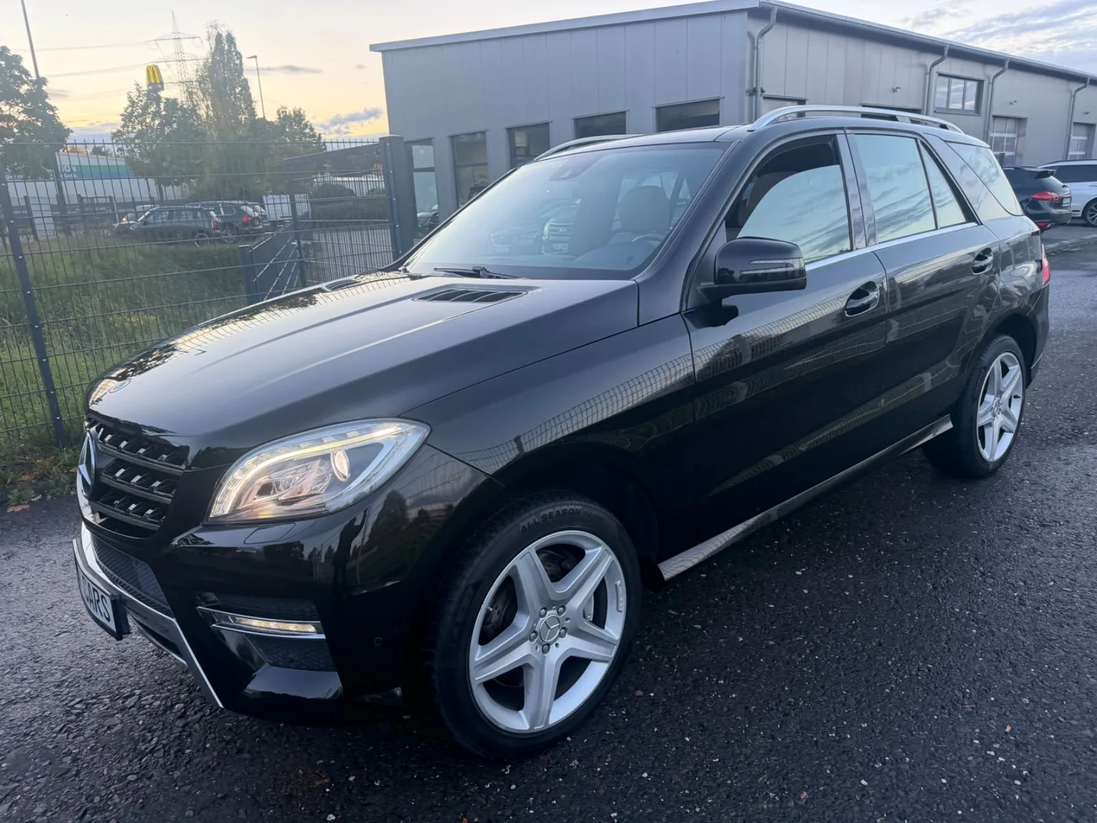 Mercedes-Benz Classe M 350 4MATIC Pack AMG | 306 ch | BVA | Toit panoramique | Cuir beige | Harman Kardon | GPS | Attelage