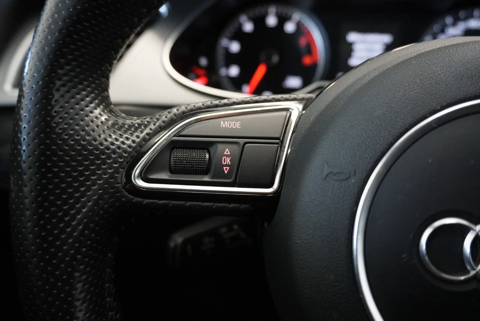 Audi A4 2.0 TFSI quattro 224 ch S line • S tronic • GPS • Radars AV/AR • Audi Sound System