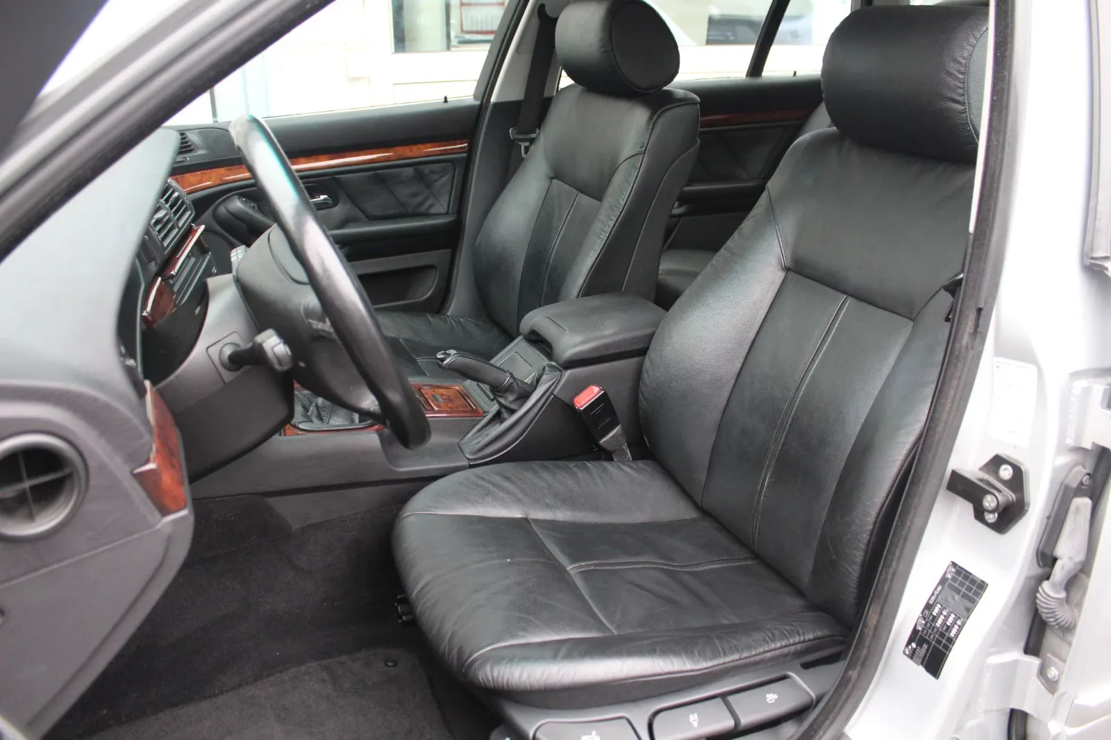 BMW 530 i TOURING 231 ch BVM - 2ème MAIN - CUIR -  205700 km