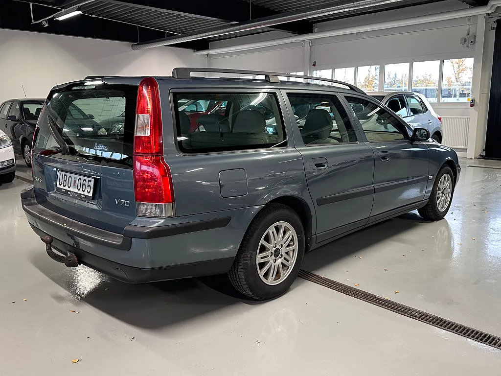 VOLVO V70 2.4 BUSINESS 140 ch 4X2 BVM - ATTELAGE - 250400 km