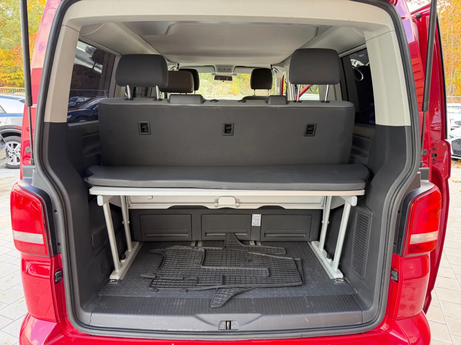 VOLKSWAGEN T5 CALIFORNIA 2.0 TDI 140ch - TOIT RELEVABLE - CHAUFFAGE AUXILIAIRE - ATTELAGE - RÉGULATEUR DE VITESSE