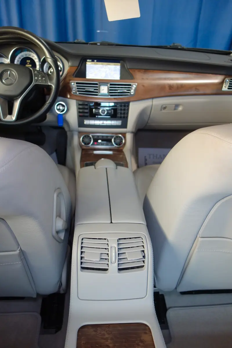Mercedes-Benz Classe CLS 350 BlueEFFICIENCY | 306 ch | BVA | Cuir beige | Suspension pneumatique | Toit ouvrant | GPS | Sièges chauffants