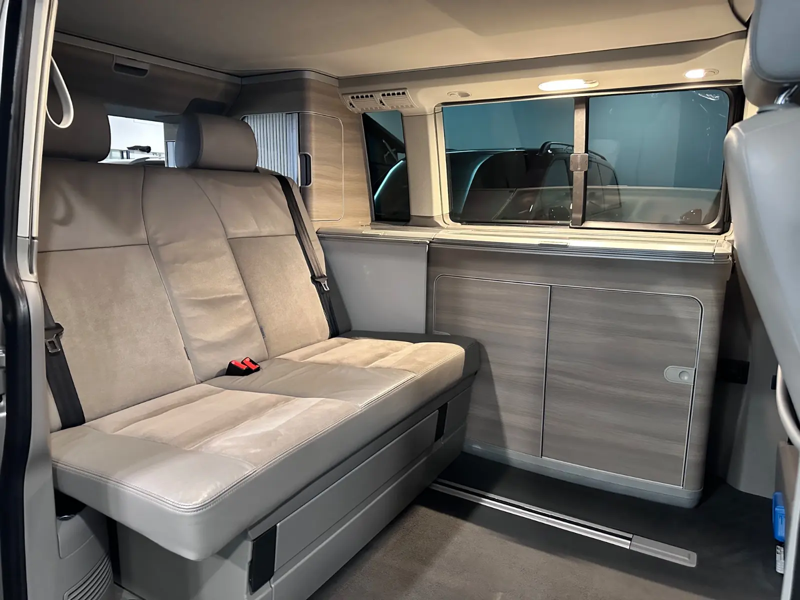 VOLKSWAGEN T5 CALIFORNIA AUFSTELLDACH 4MOTION KÜCHE-DSG-LED | 179 ch | 4X4 | VOLANT EN CUIR