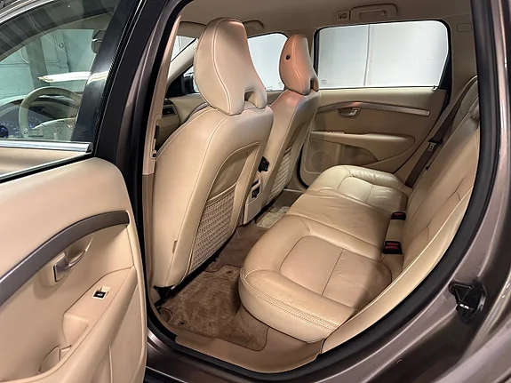 VOLVO XC70 D5 AWD 185 ch SUMMUM BVA - CUIR - ATTELAGE - 155600 km