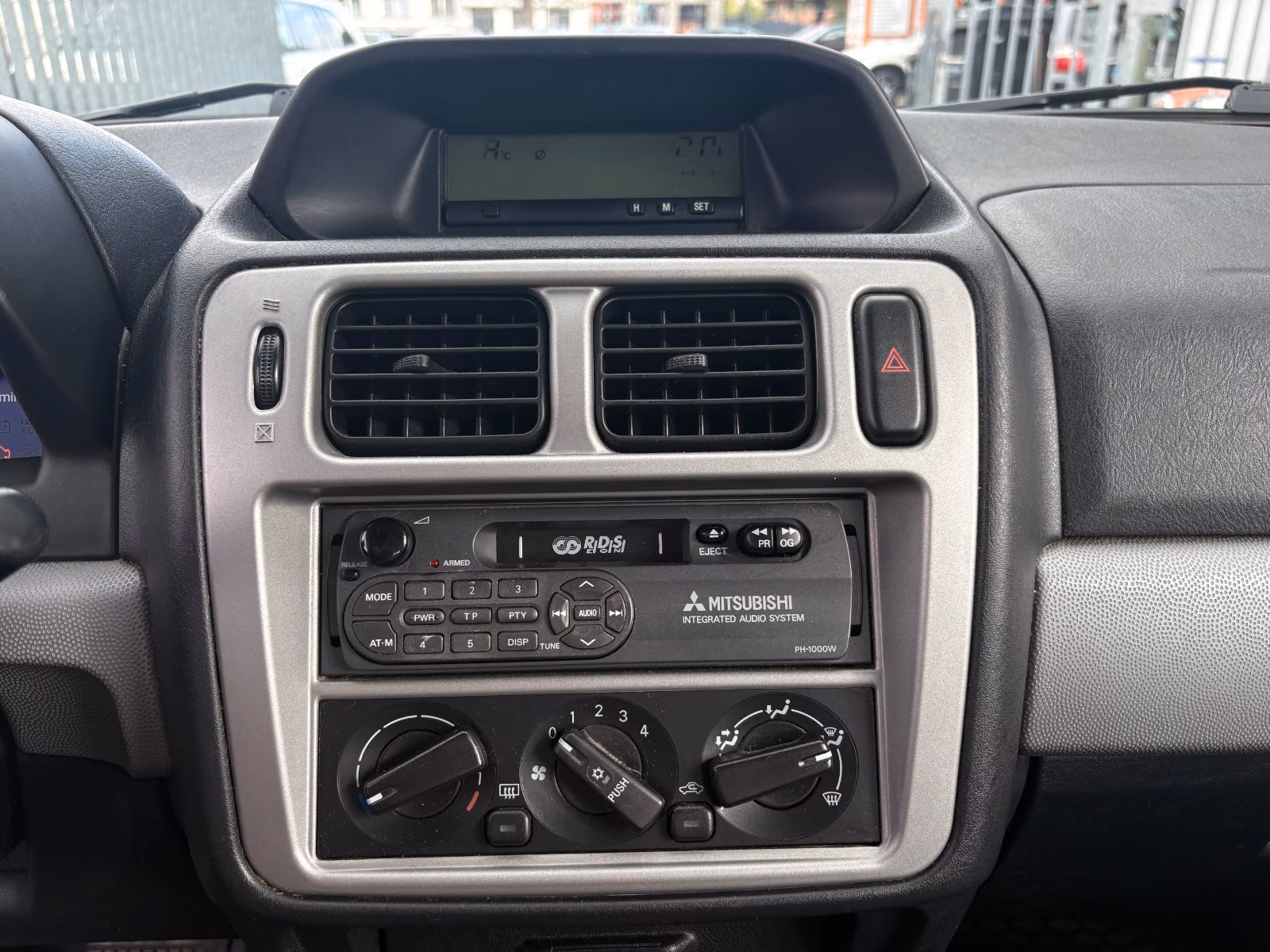 Mitsubishi Pajero Pinin 1.8 GDI 120 ch 4x4 Confort • 3 portes • Clim • Barres de toit