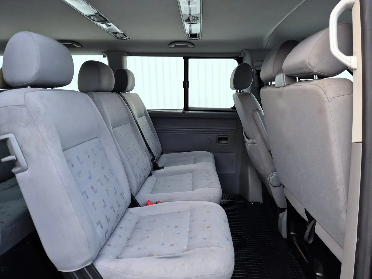 Volkswagen Caravelle 2.5 TDI Comfortline | 131 ch | BVM | 9 places | Chauffage auxiliaire programmable | Climatisation automatique | 2 propriétaires
