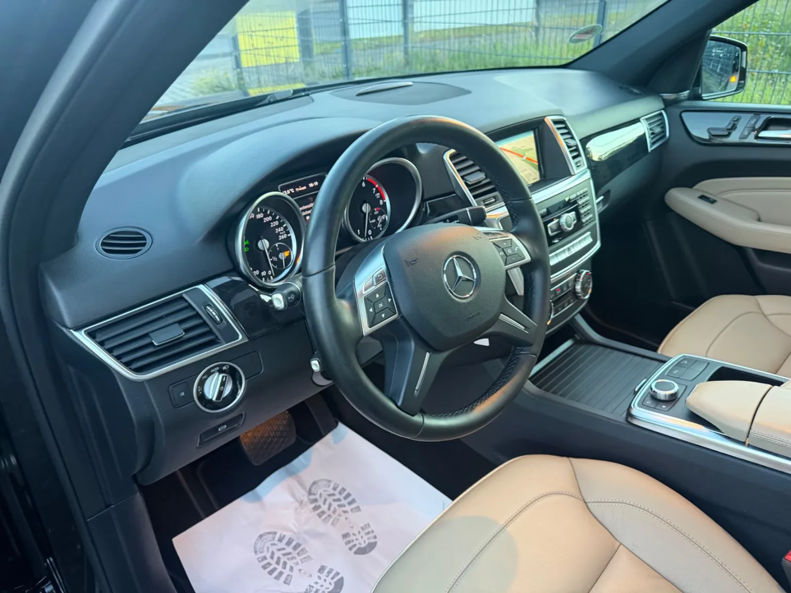 Mercedes-Benz Classe M 350 4MATIC Pack AMG | 306 ch | BVA | Toit panoramique | Cuir beige | Harman Kardon | GPS | Attelage