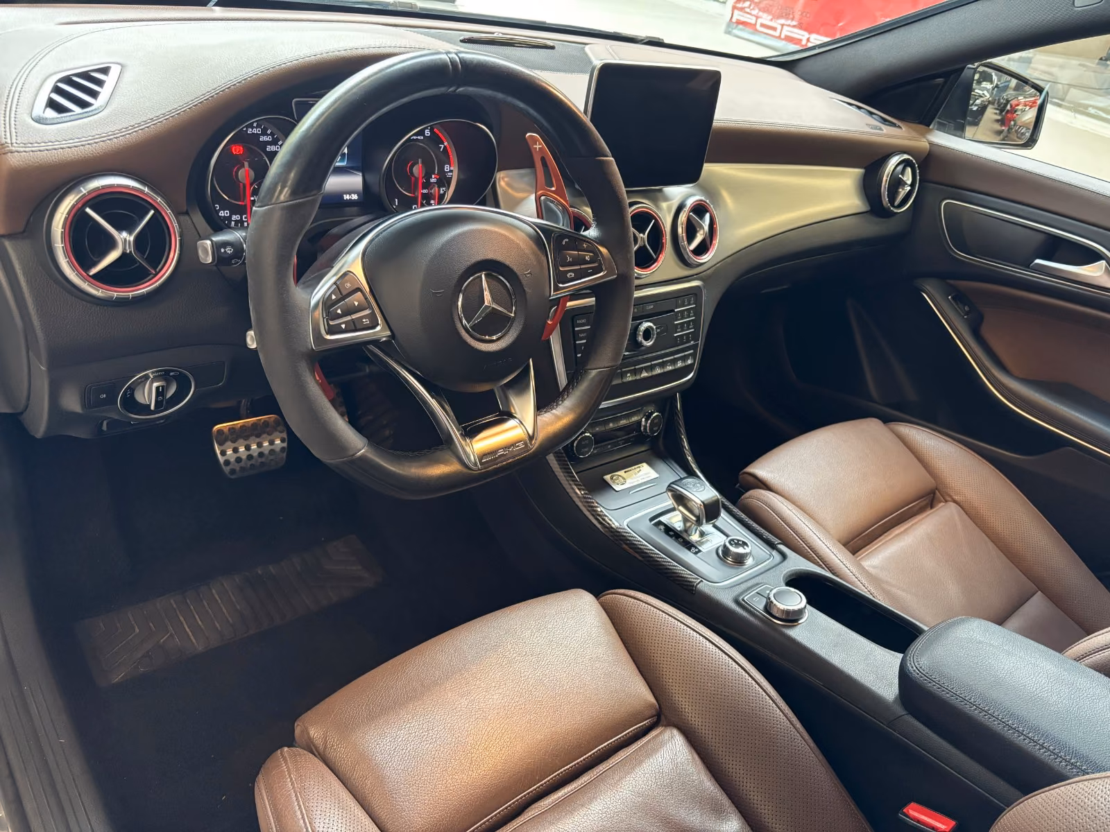 Mercedes CLA 45 AMG 4MATIC 381 ch • Pack Carbone AMG • DCT • Cuir • GPS • Sièges sport • Jantes 19"