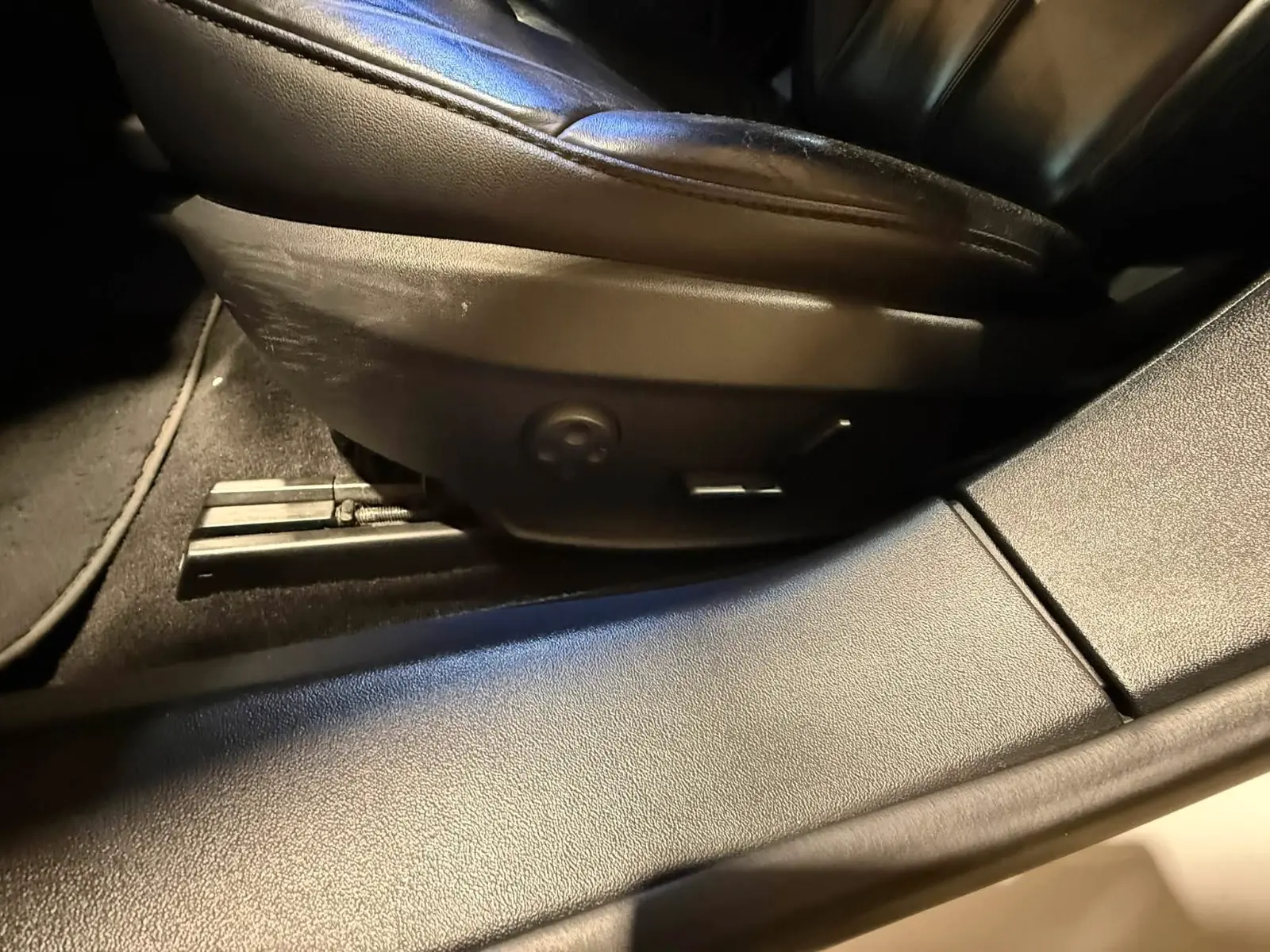Tesla Model S Performance 85 367ch - Supercharge gratuite - Jantes 17" - Régulateur - Toit panoramique - Sièges chauffants éléctriques
