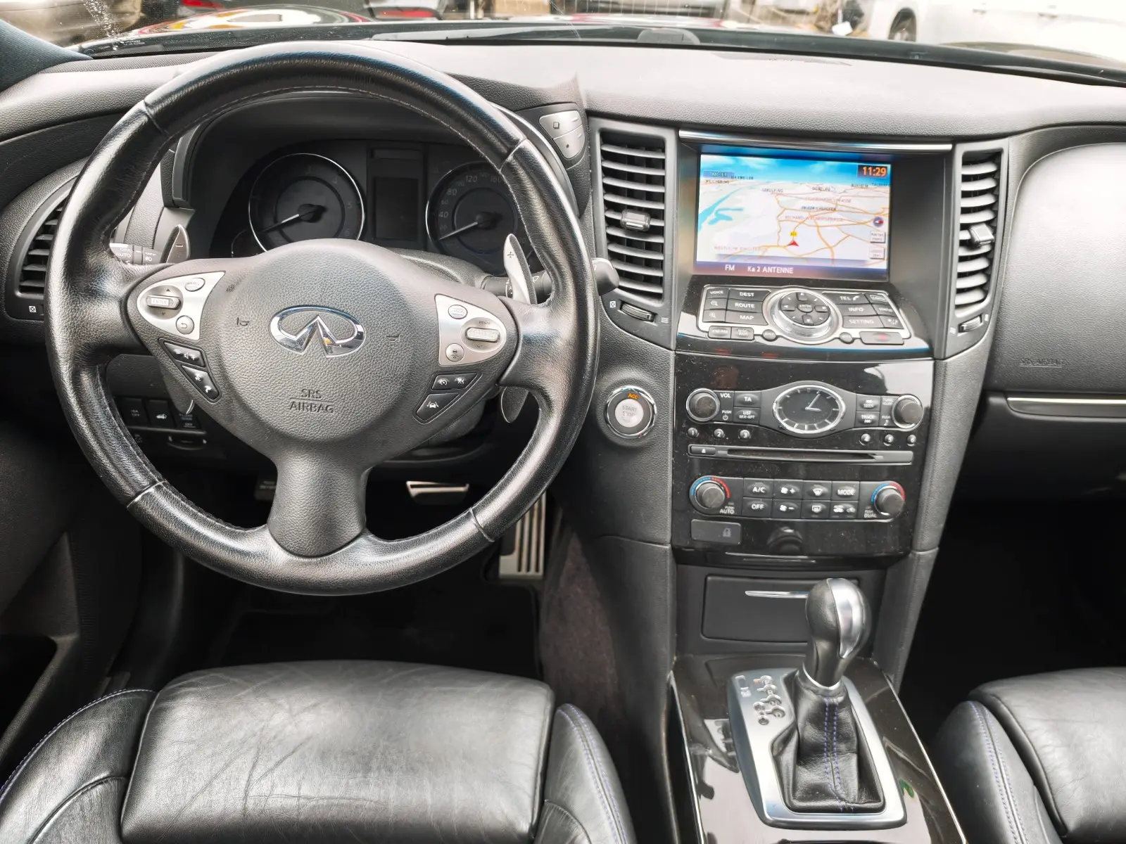 Infiniti QX70 3.0d S Premium | 238 ch | BVA | Cuir | Toit ouvrant | Régulateur adaptatif | Sièges chauffants et ventilés | GPS