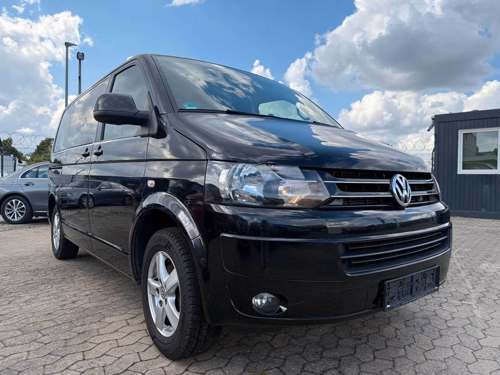 VOLKSWAGEN T5 MULTIVAN SPÉCIAL 2.0 TDI 140ch - 7 PLACES - CHAUFFAGE WEBASTO - GPS - SIÈGES CHAUFFANTS - CLIM BIZONE