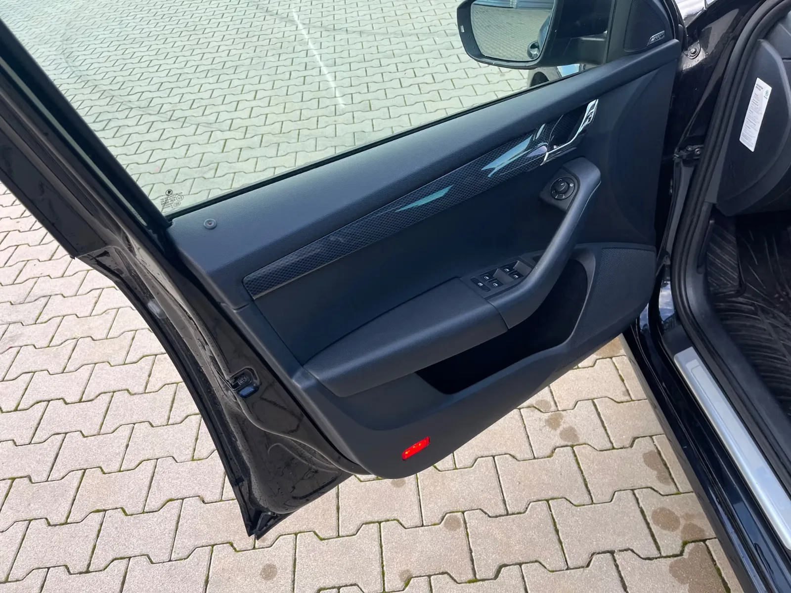 SKODA OCTAVIA COMBI RS 2.0 TDI 184ch DSG - TOIT PANORAMIQUE - ATTELAGE AMOVIBLE - GPS COLUMBUS - JANTES 19" - SIÈGES CHAUFFANTS