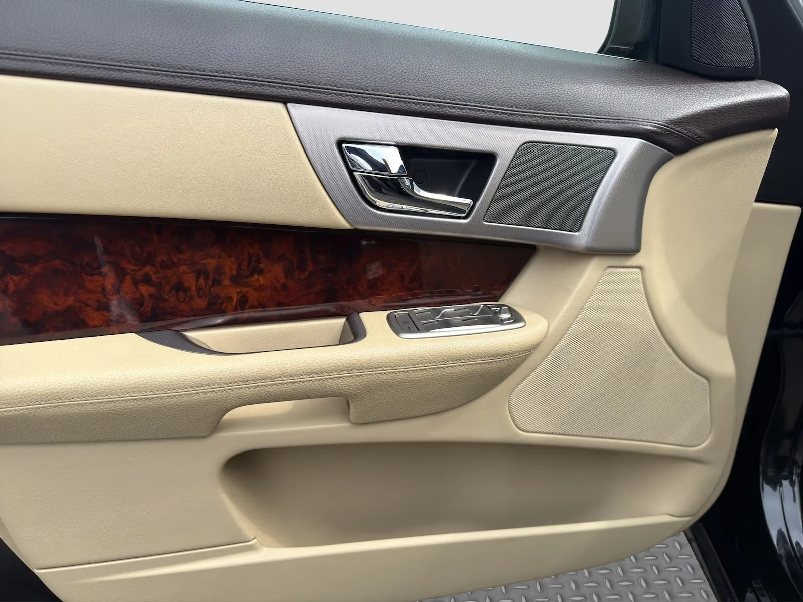 JAGUAR XF - 3.0 V6 DIESEL S - LUXE - CUIR - 275 CV