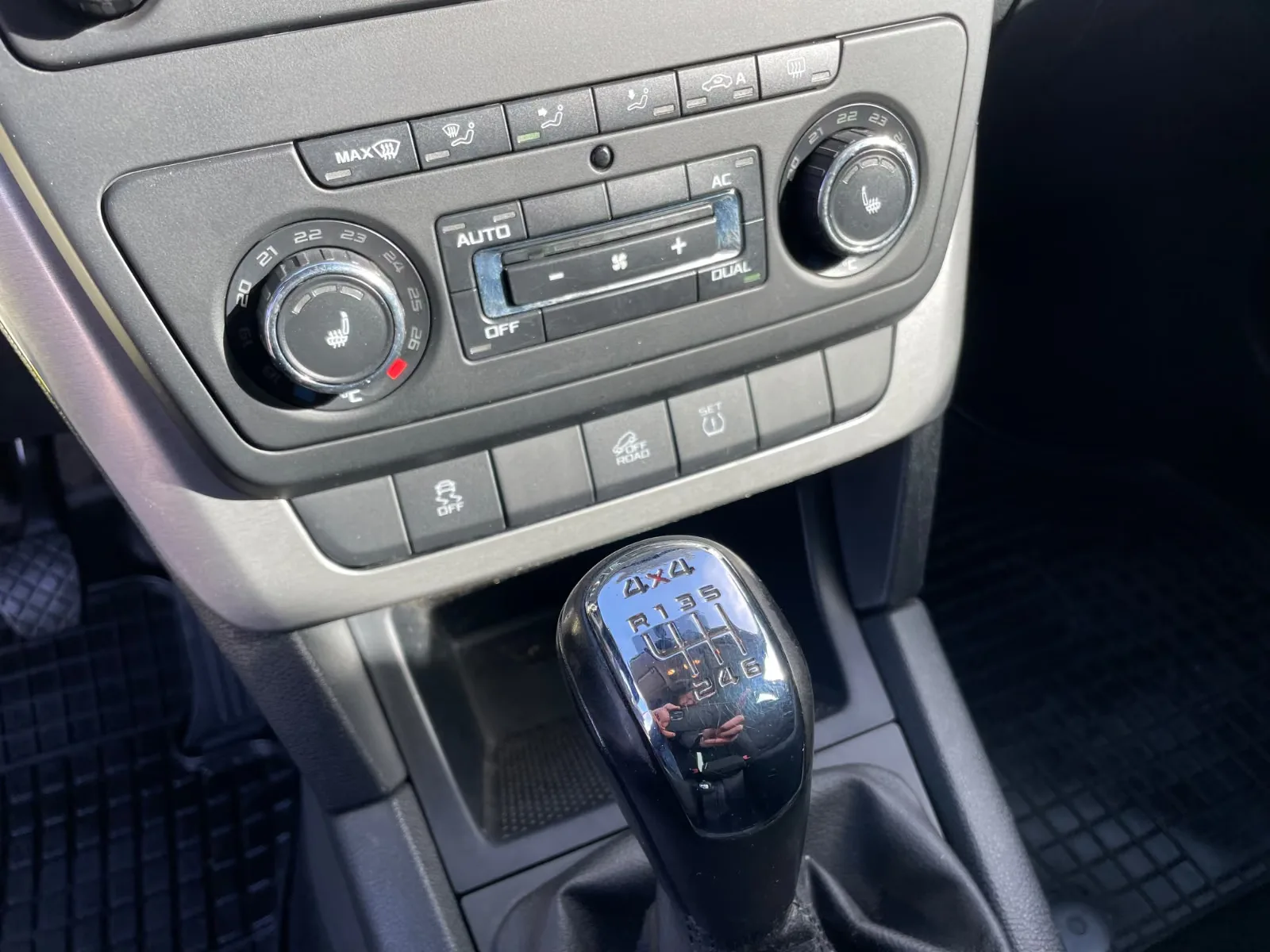 Skoda Yeti 1.8 TSI 160 ch 4x4 Experience • Attelage • Clim bizone • Sièges chauffants • Régulateur