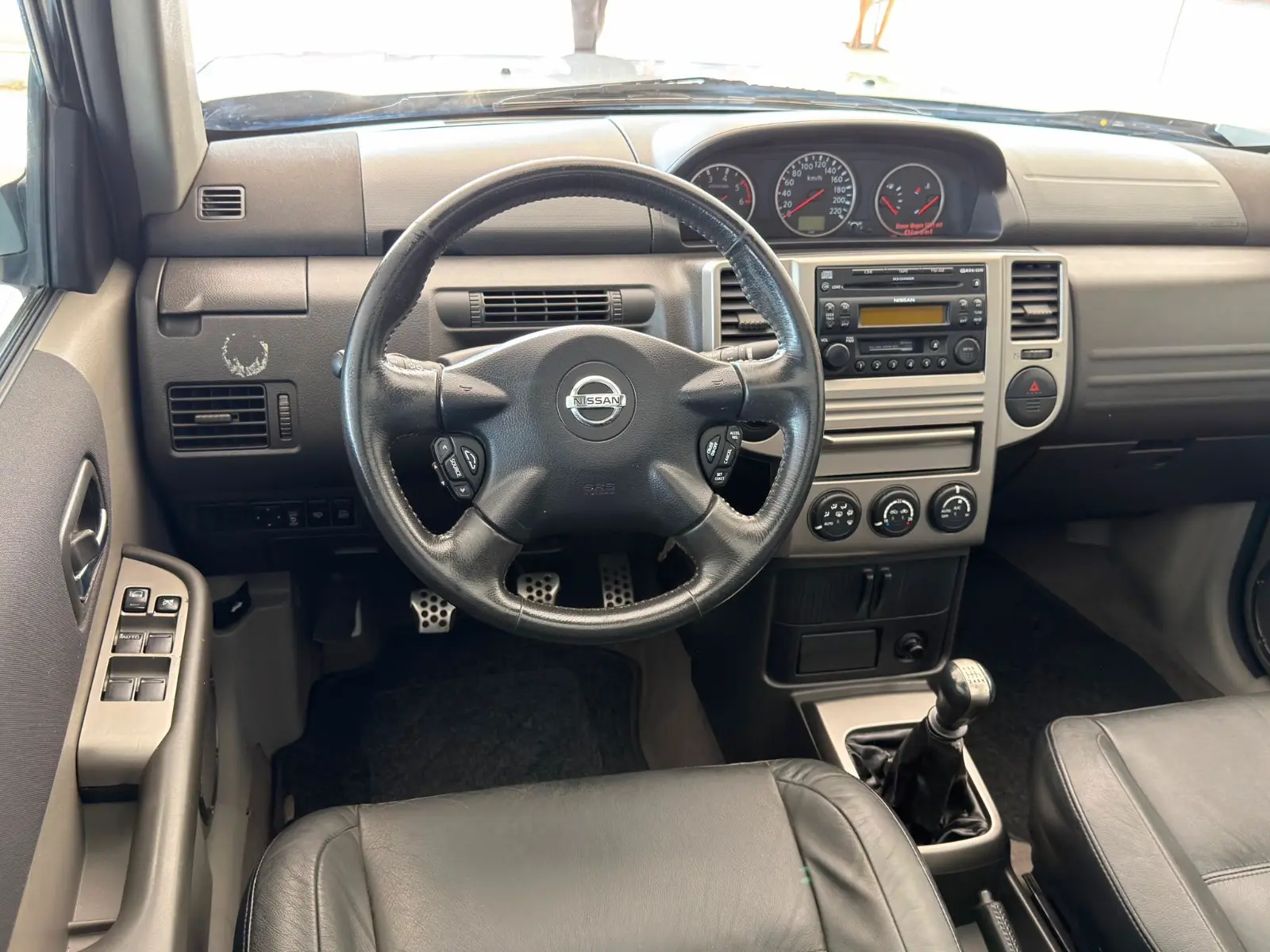 NISSAN X-TRAIL 2.2 dCi 136ch 4x4 - CUIR - TOIT PANORAMIQUE OUVRANT - SIÈGES CHAUFFANTS - SIÈGES ÉLECTRIQUES - RÉGULATEUR DE VITESSE