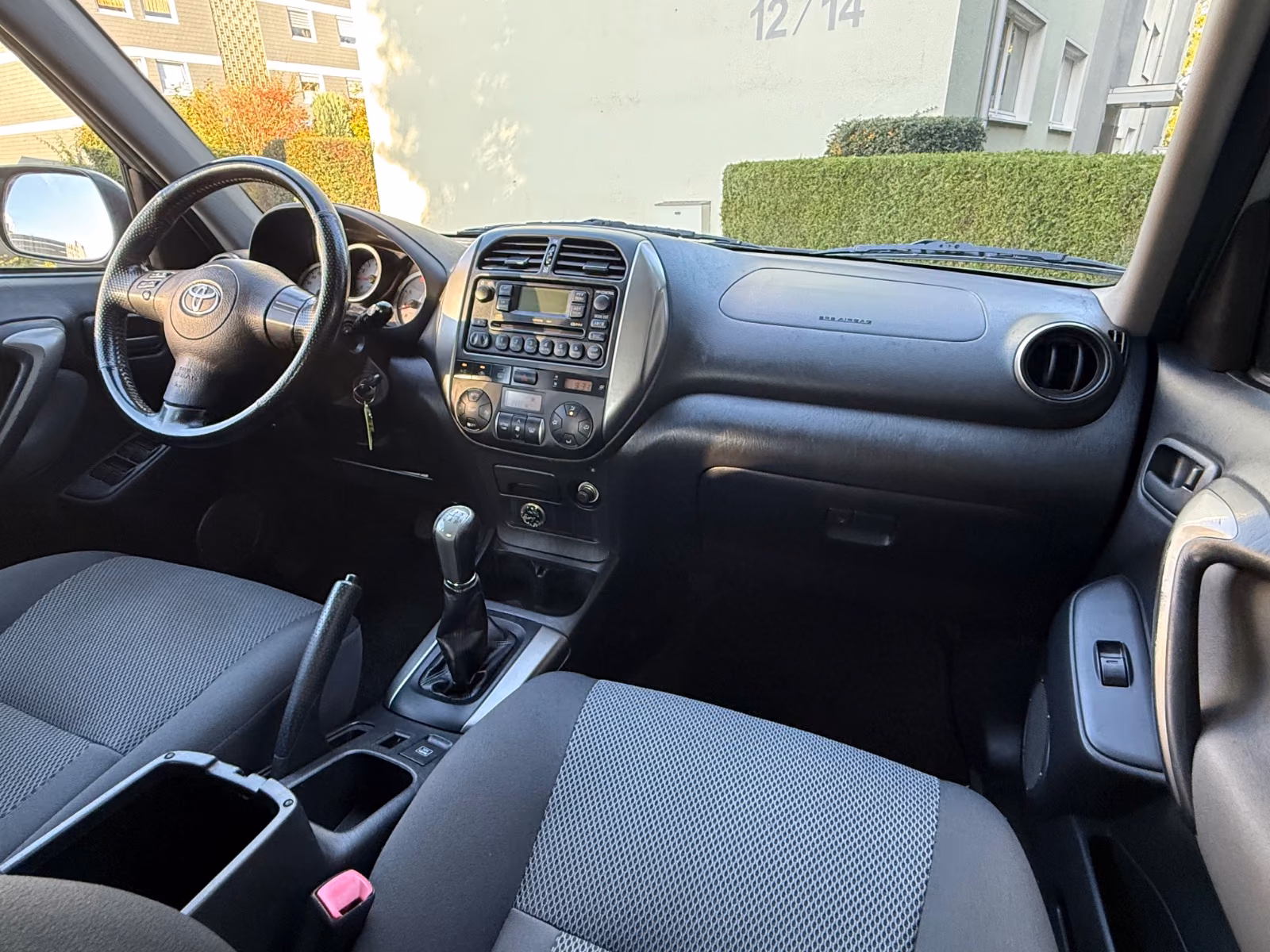 Toyota RAV4 2.0 VVT-i 150 ch 4x4 Sol • 5 portes • Clim auto • Attelage • Jantes 16"