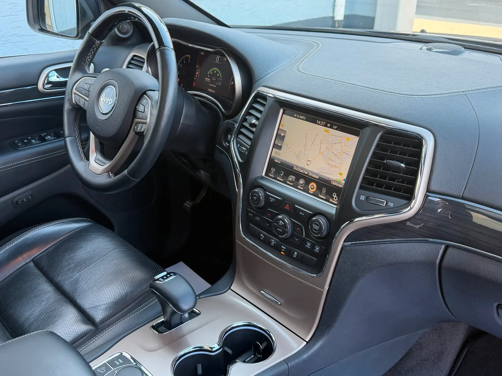 Jeep Grand Cherokee 3.0 CRD Overland | 250 ch | BVA | Toit panoramique | Cuir | Suspension pneumatique | Sièges chauffants et ventilés | Attelage