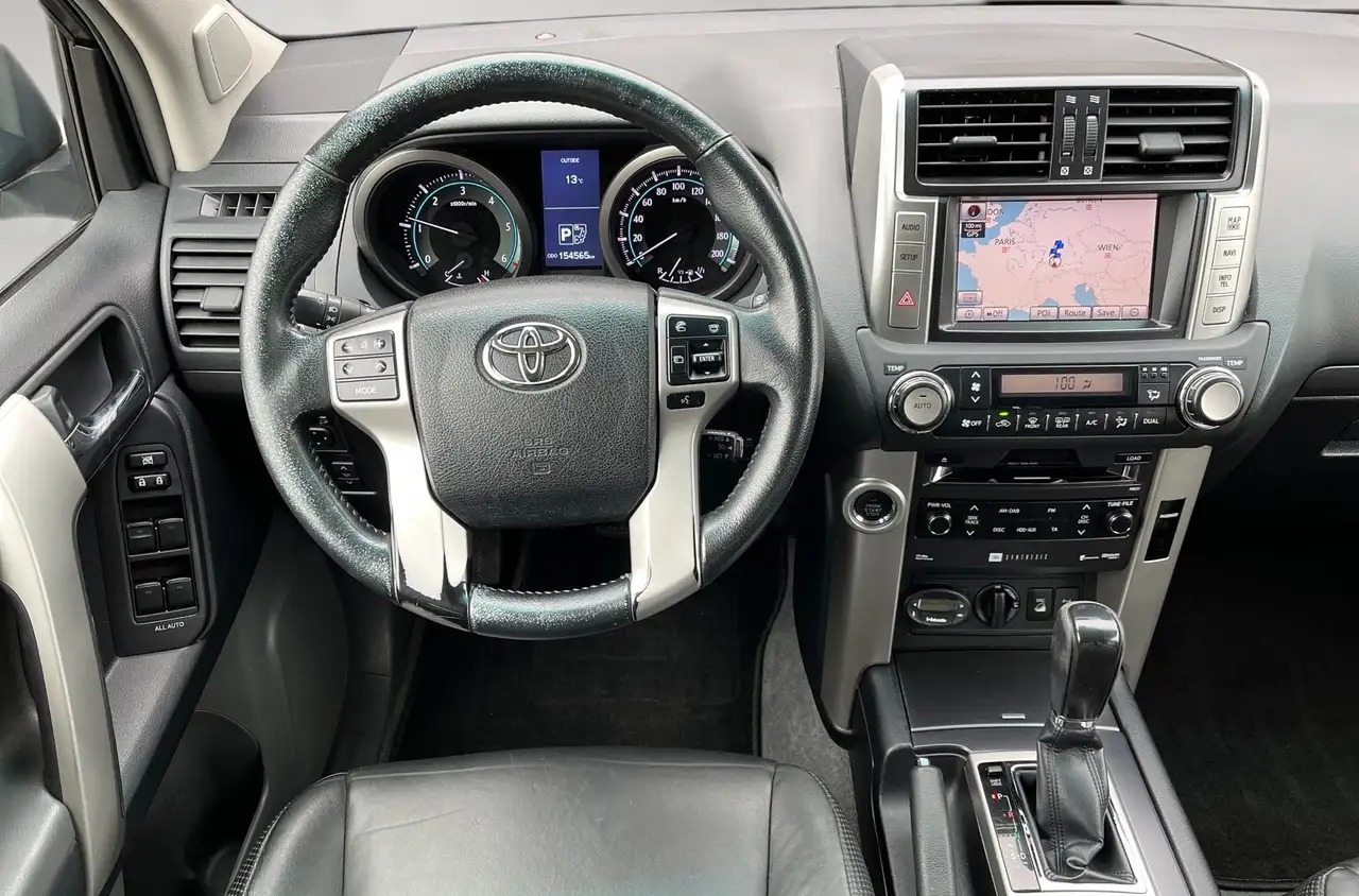 Toyota Land Cruiser 3.0 D-4D 190 ch Executive • Boîte auto • 4x4 • Cuir • GPS • Caméra • Sièges chauffants
