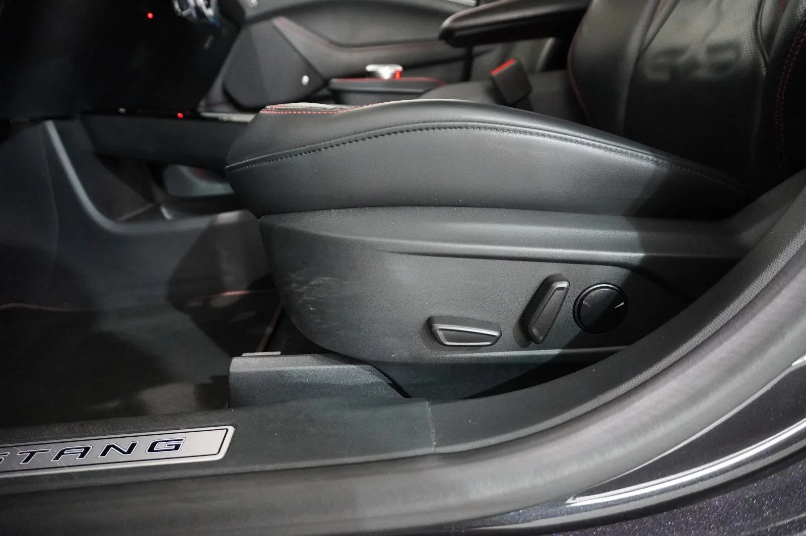 FORD MUSTANG MACH-E AWD 99KWH GPS / LED / 360° / PANORAMIQUE /  351 ch | BVA | 99KWH