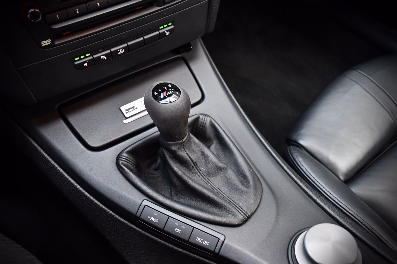 BMW M3 E92 V8 4.0 420 ch • Boîte manuelle • 79 800 km • Toit carbone • EDC • Cuir/Alcantara • GPS Pro