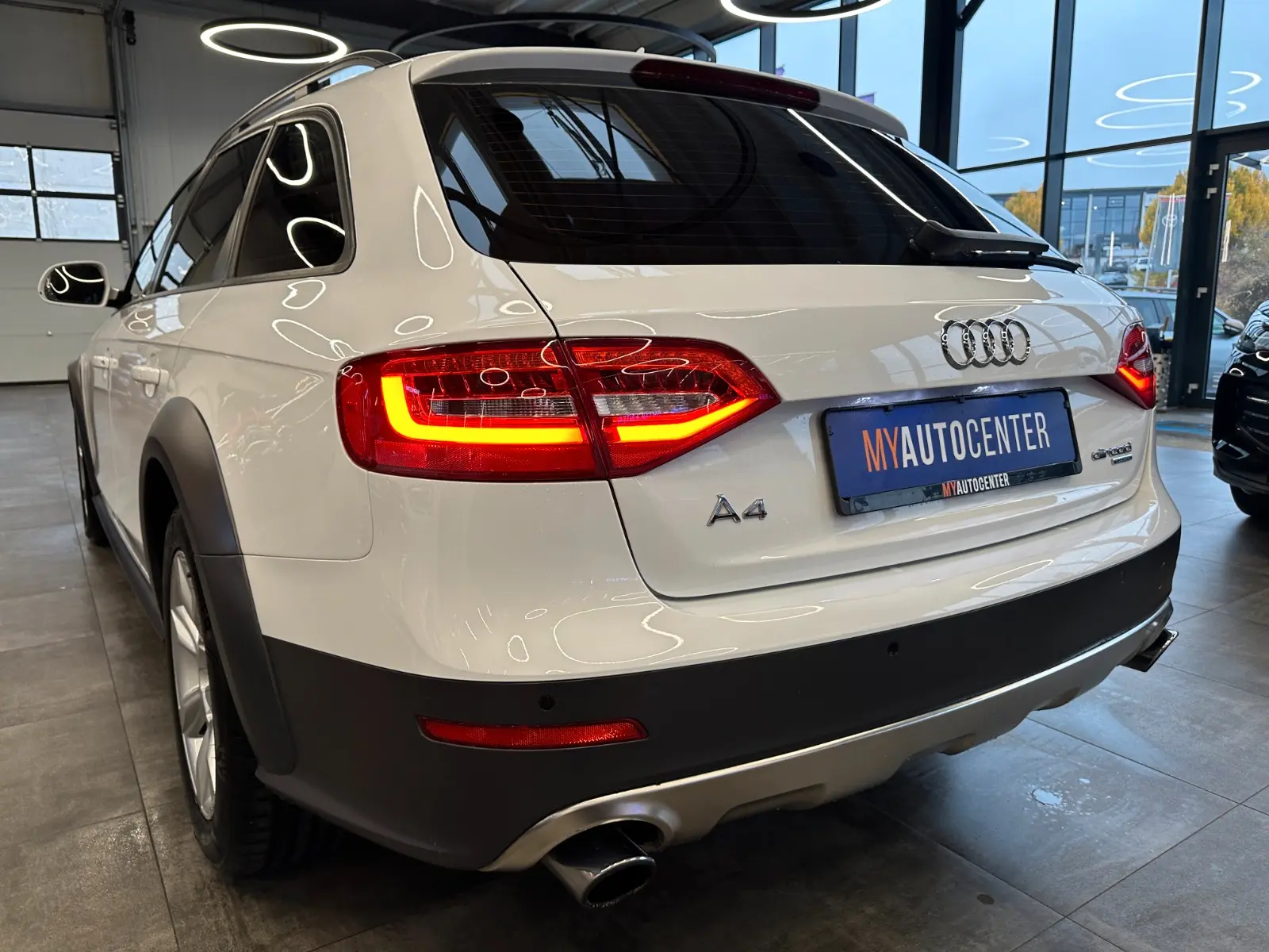Audi A4 Allroad 2.0 TFSI quattro 211 ch • S tronic • GPS • Radars AV/AR • Régulateur • Sièges chauffants