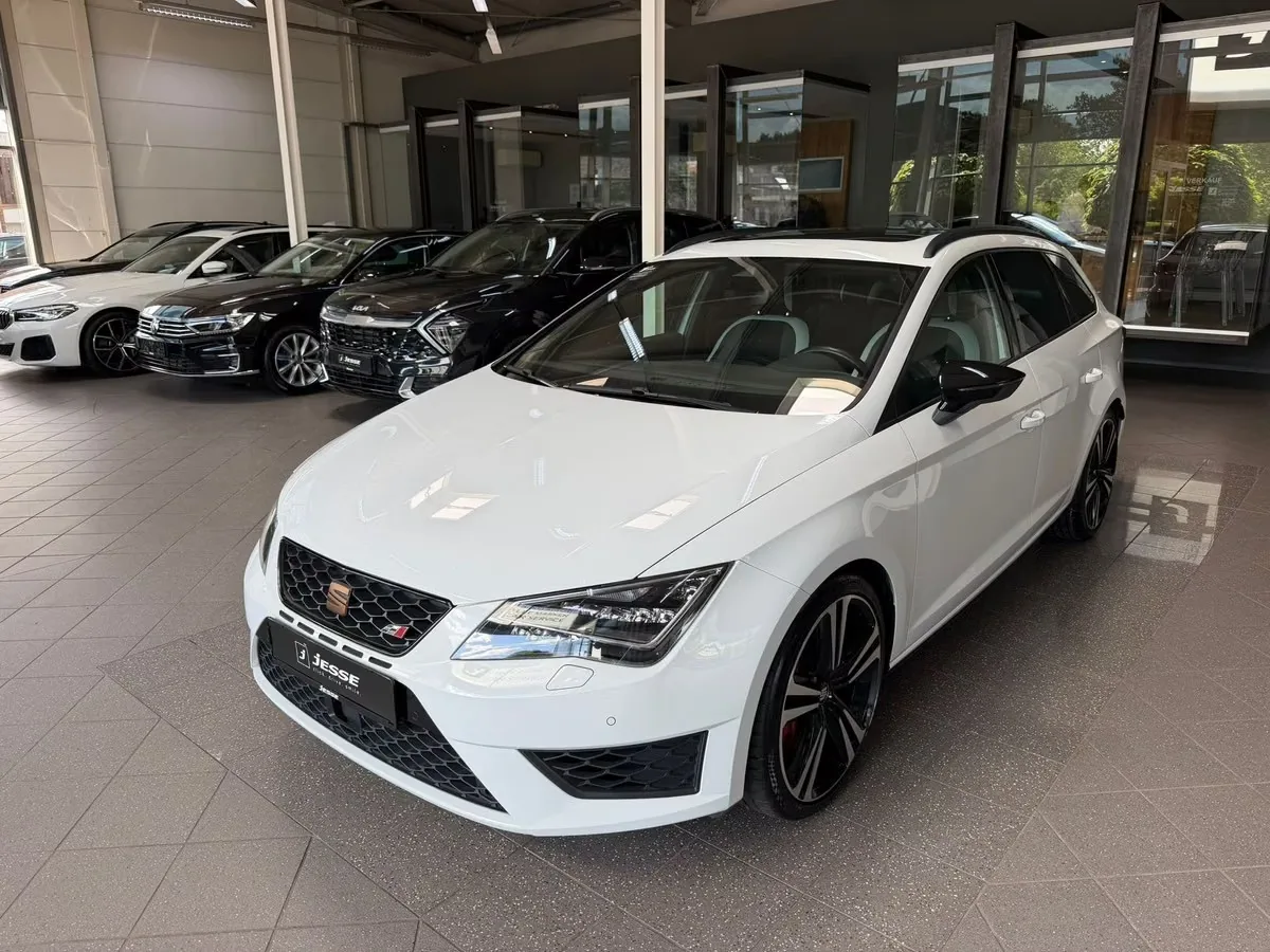 Seat Leon ST Cupra 290 ch • Boîte manuelle 6 • Toit pano • ACC • Caméras AV/AR • Cuir / Alcantara • DCC