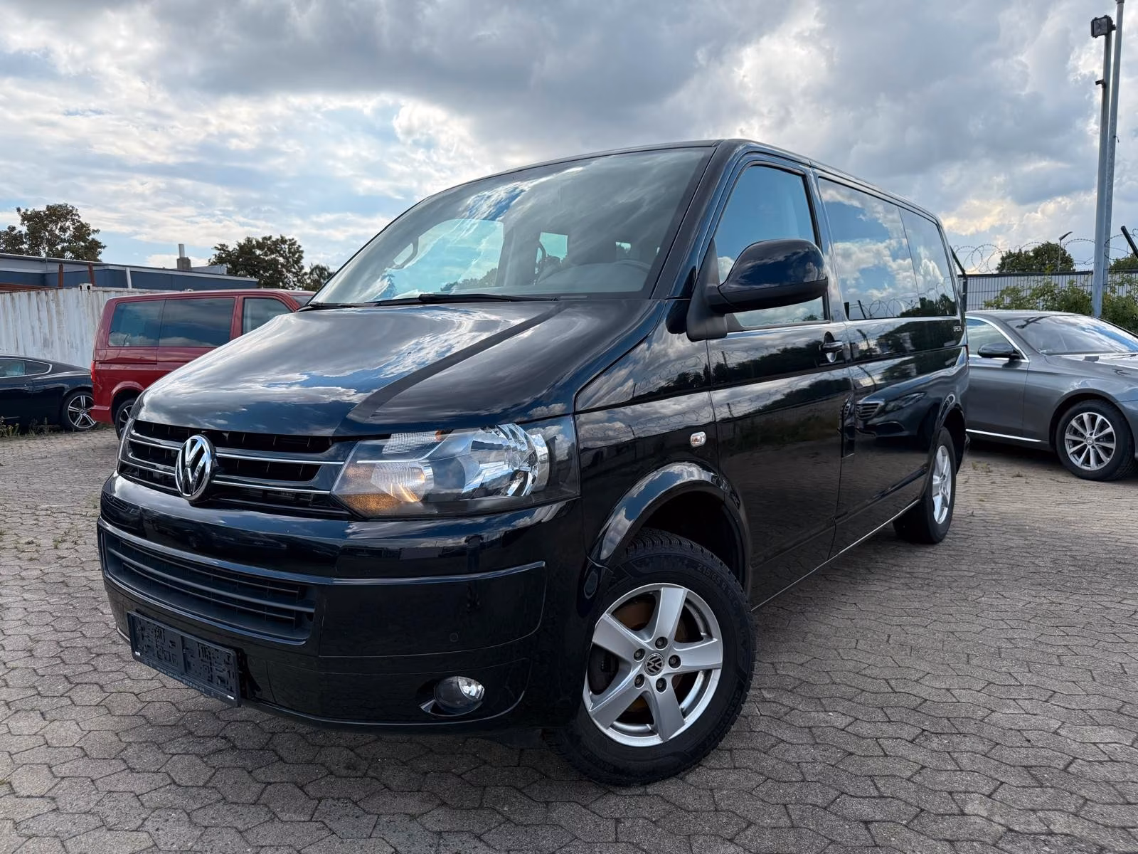 VOLKSWAGEN T5 MULTIVAN SPÉCIAL 2.0 TDI 140ch - 7 PLACES - CHAUFFAGE WEBASTO - GPS - SIÈGES CHAUFFANTS - CLIM BIZONE