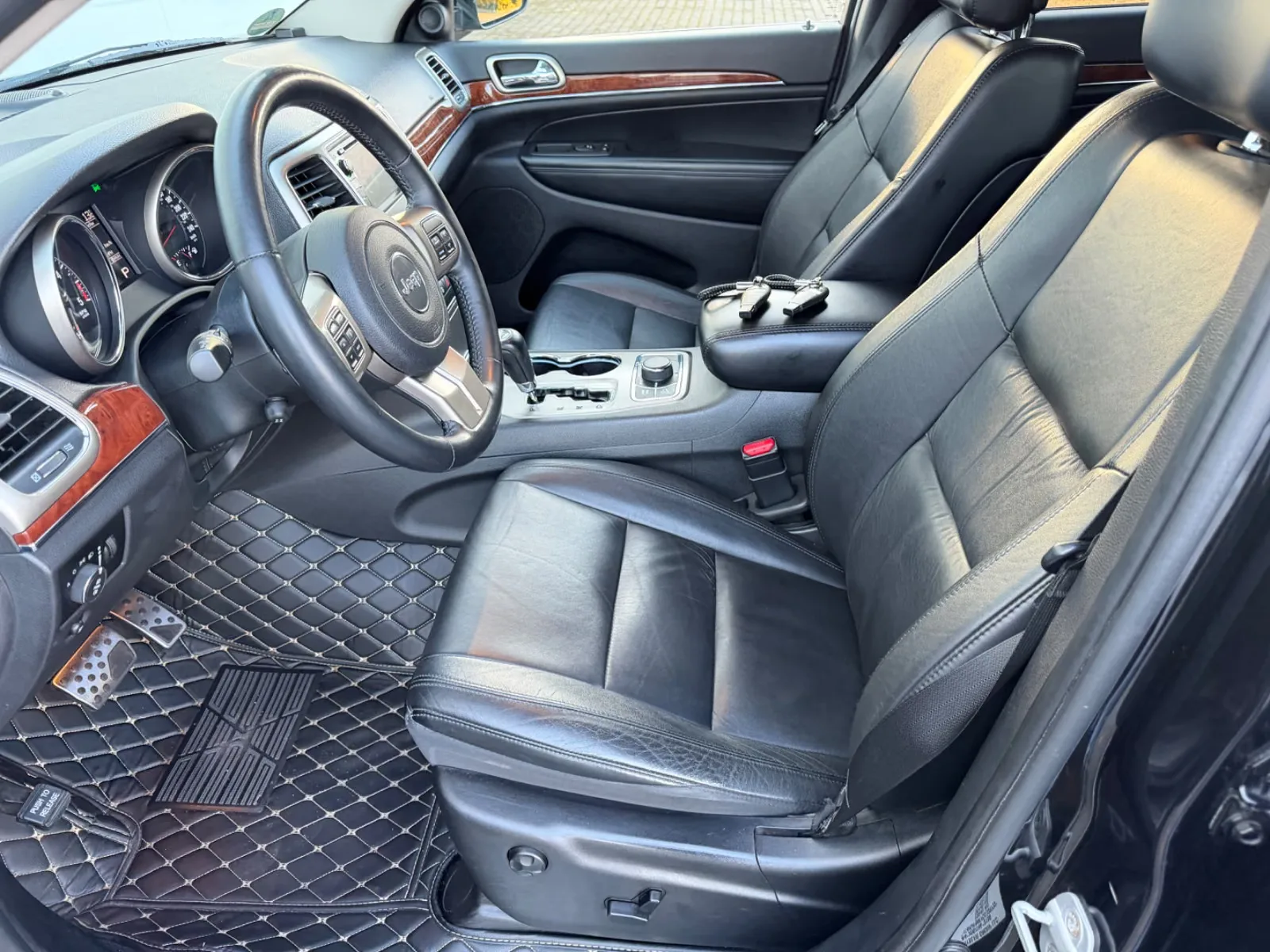 JEEP GRAND CHEROKEE 3.0 CRD LIMITED | 241 ch | 4X4 | BVA | HAYON ÉLECTRIQUE | RÉGLAGE ÉLECTRIQUE DES SIÈGES AVEC FONCTION MÉMOIRE | VOLANT EN CUIR