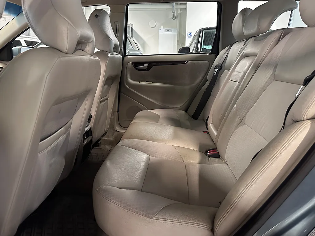 VOLVO V70 2.4 BUSINESS 140 ch 4X2 BVM - ATTELAGE - 250400 km