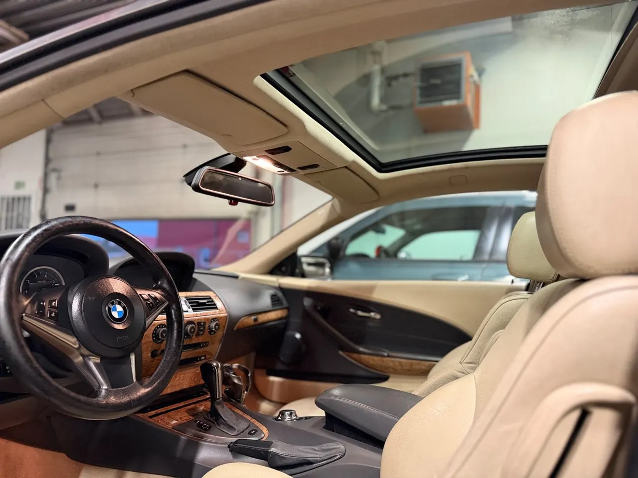 BMW Série 6 645Ci Coupé V8 | 333 ch | BVA | Cuir beige | Toit ouvrant | Phares bi-xénon | Sièges électriques à mémoire | Jantes 19 pouces