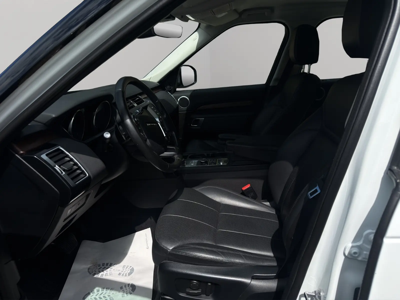 Land Rover Discovery 5 Si6 3.0 V6 SE | 340 ch | BVA | Suspension pneumatique | Cuir | Régulateur adaptatif | Sièges chauffants | Attelage