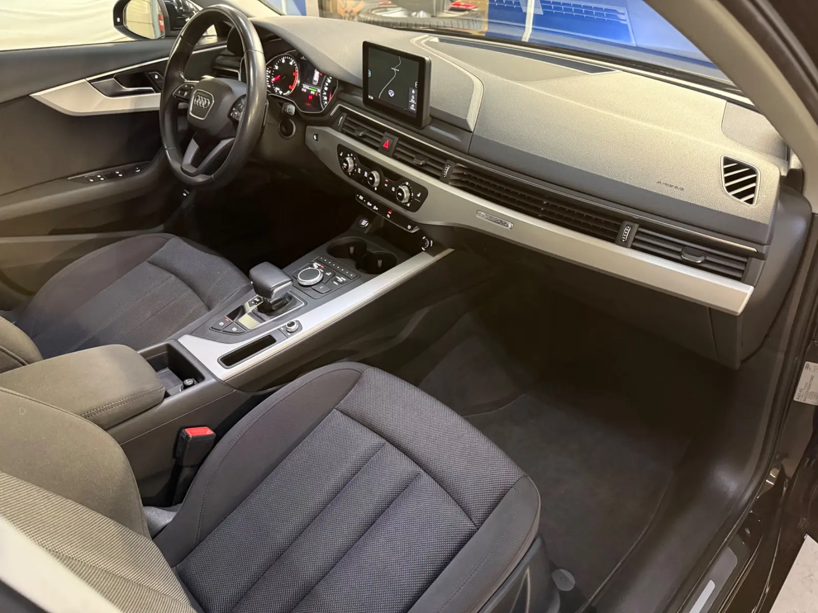 AUDI A4 AVANT 2.0 TDI 190ch QUATTRO S TRONIC - ATTELAGE PIVOTANT - GPS - XÉNON - HAYON ÉLECTRIQUE - SIÈGES CHAUFFANTS