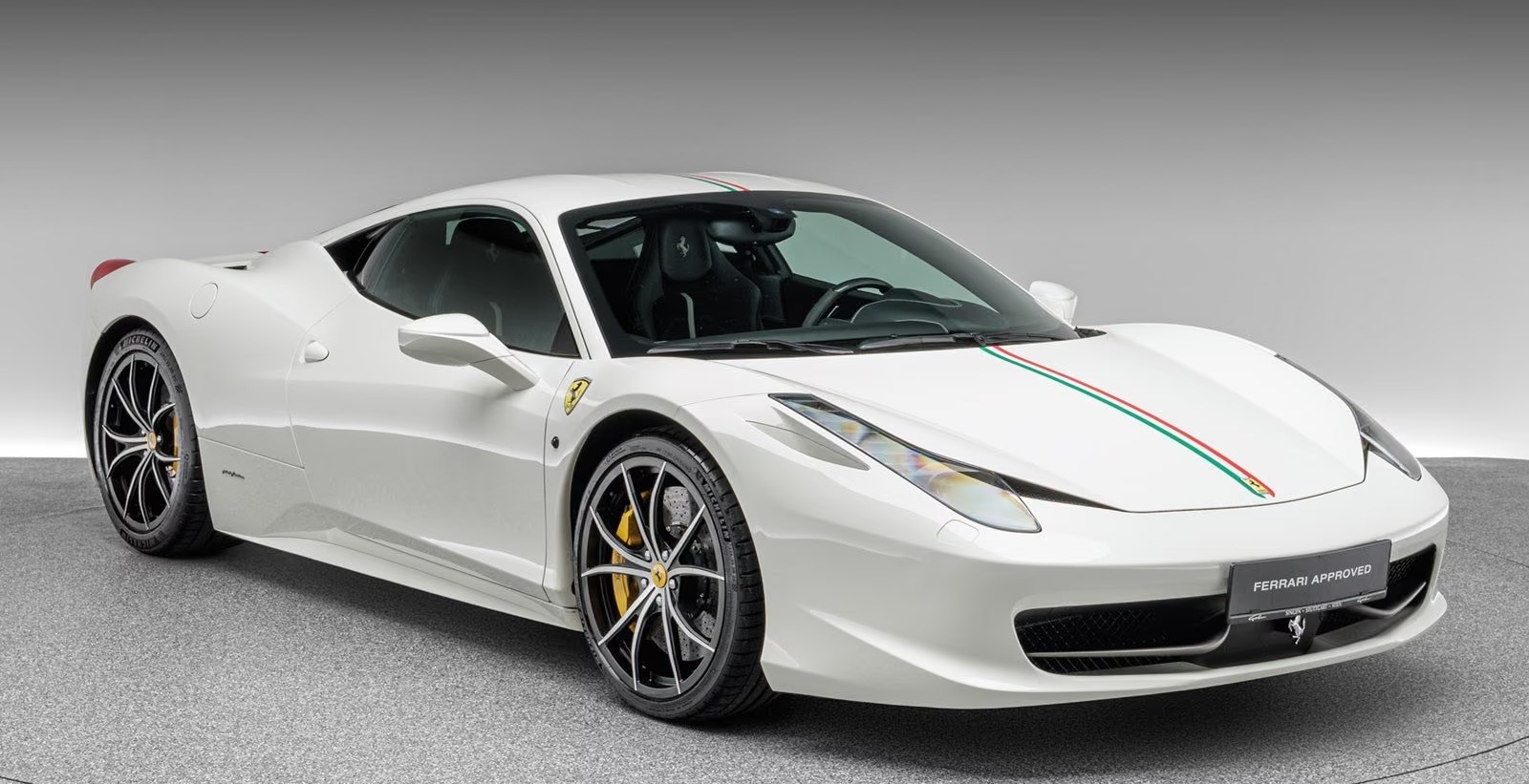 Ferrari 458 Italia V8 570 ch • Boîte F1 DCT • Baquets carbone • Pack Carbone • 48 000 km • Bianco Avus