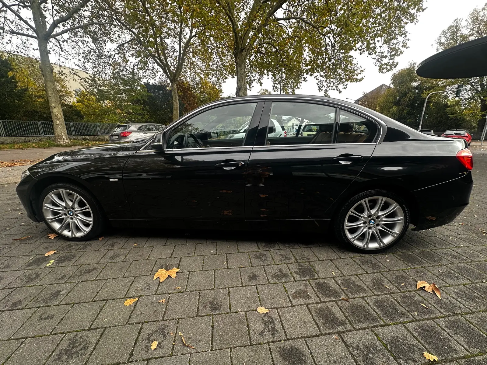 BMW 328i xDRIVE 2.0 TURBO 245ch - 4X4 - CUIR DAKOTA - AFFICHAGE TÊTE HAUTE - SIÈGES ÉLECTRIQUES À MÉMOIRE - GPS