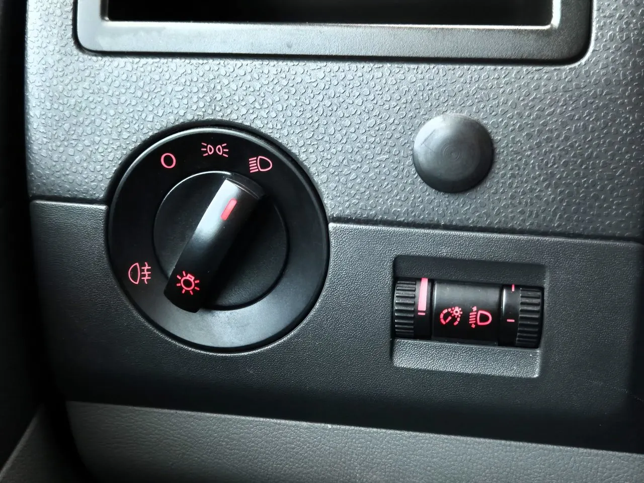 Volkswagen Caravelle 2.5 TDI Comfortline | 131 ch | BVM | 9 places | Chauffage auxiliaire programmable | Climatisation automatique | 2 propriétaires