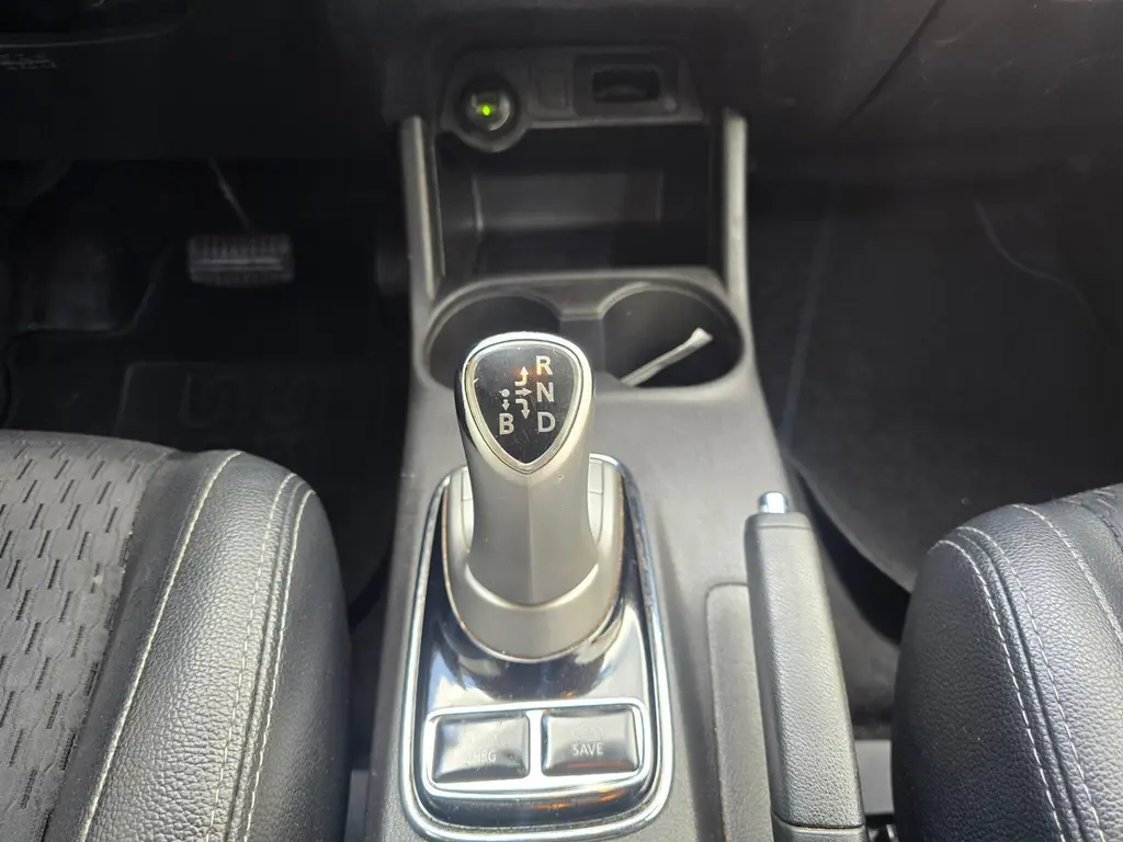 MITSUBISHI OUTLANDER 2.0 PHEV INSTYLE+ 4x4 203ch - CUIR - TOIT OUVRANT - CAMÉRA 360° - SIÈGES ET VOLANT CHAUFFANTS - HAYON ÉLECTRIQUE