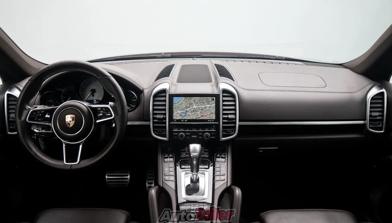PORSCHE CAYENNE HYBRIDE 416CH - BVA - TOIT OUVRANT PANORAMIQUE - 180.000 KMS