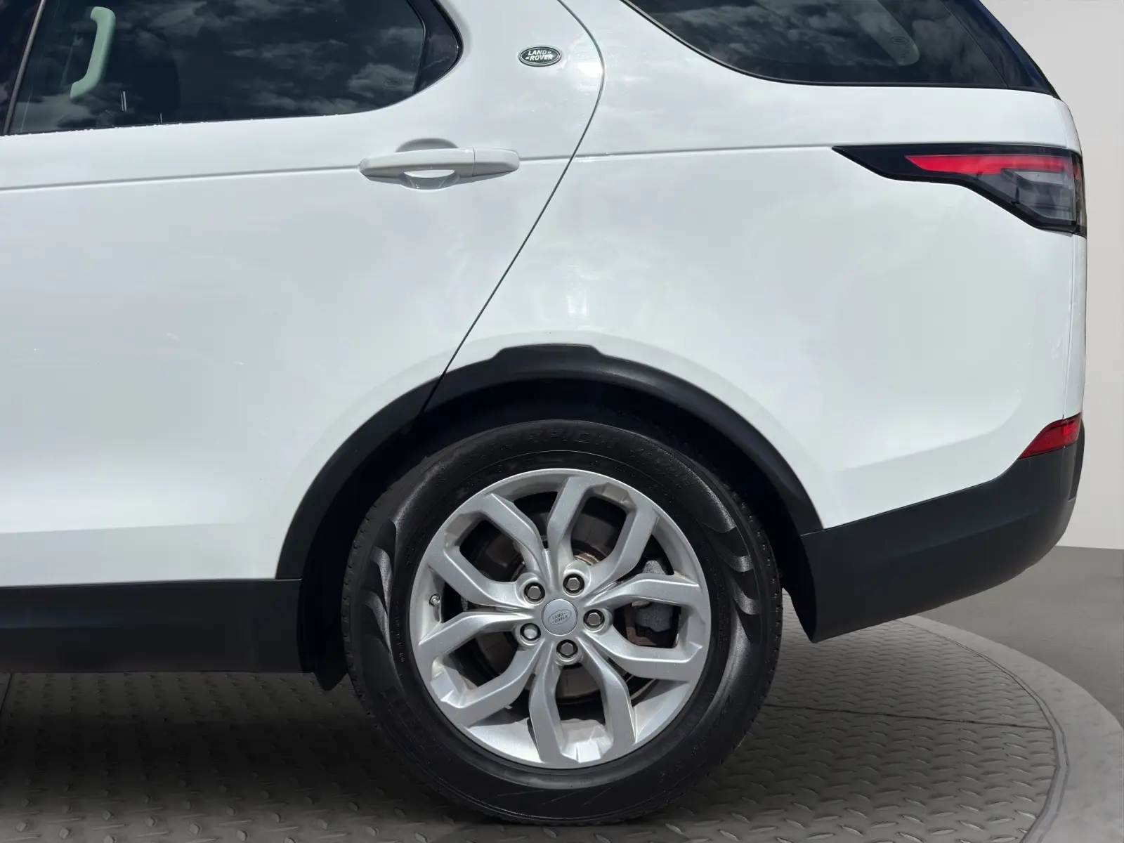 Land Rover Discovery 5 Si6 3.0 V6 SE | 340 ch | BVA | Suspension pneumatique | Cuir | Régulateur adaptatif | Sièges chauffants | Attelage