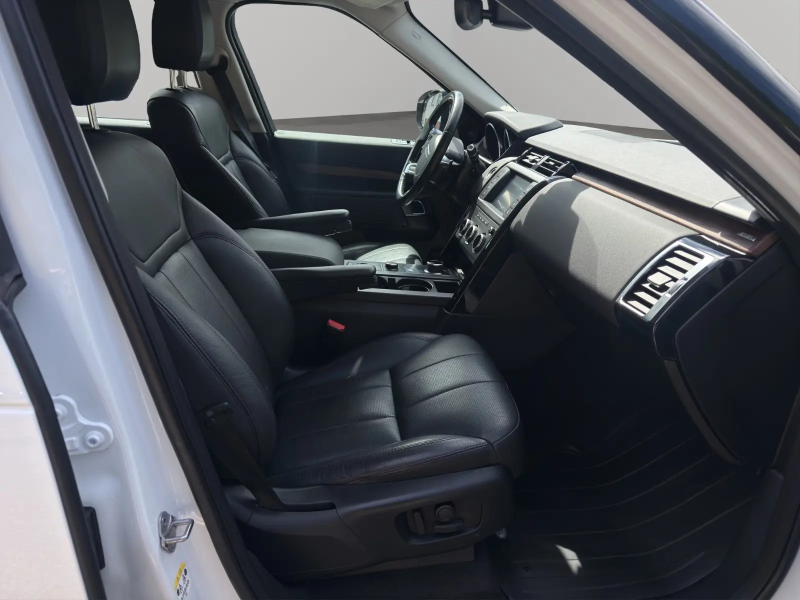 Land Rover Discovery 5 Si6 3.0 V6 SE | 340 ch | BVA | Suspension pneumatique | Cuir | Régulateur adaptatif | Sièges chauffants | Attelage
